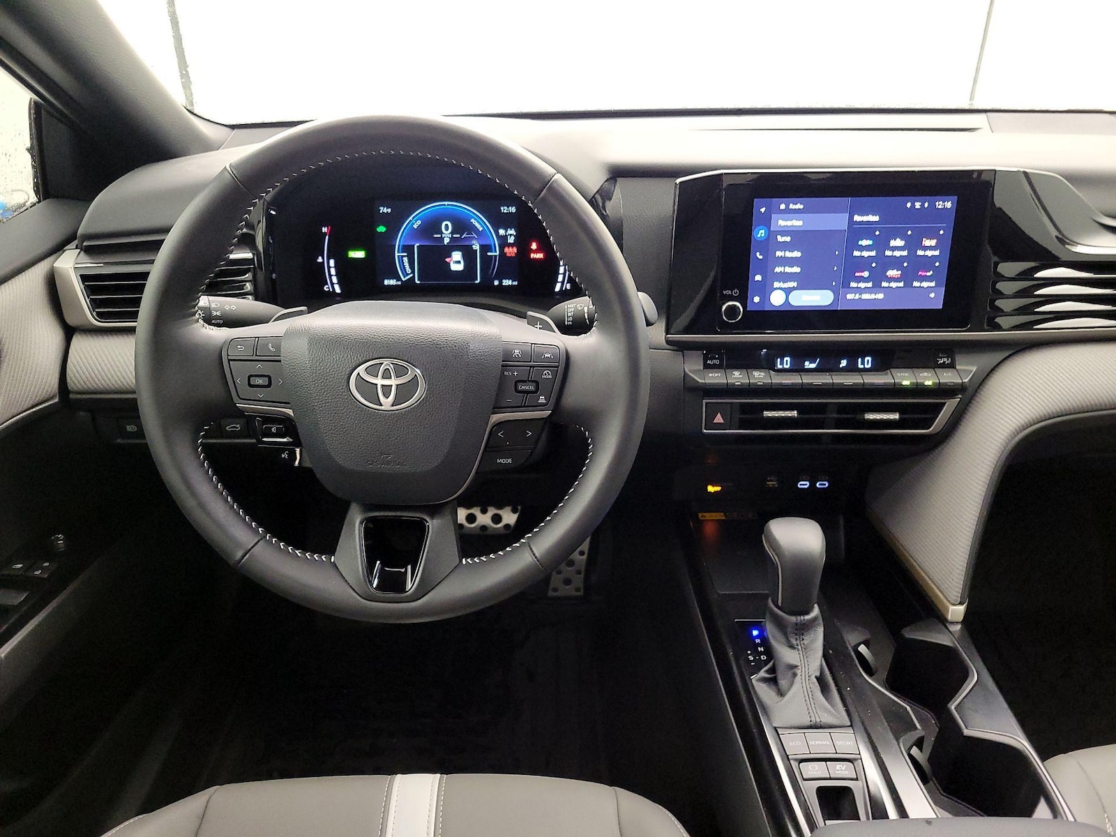2026 Toyota Camry SE - Photo 11