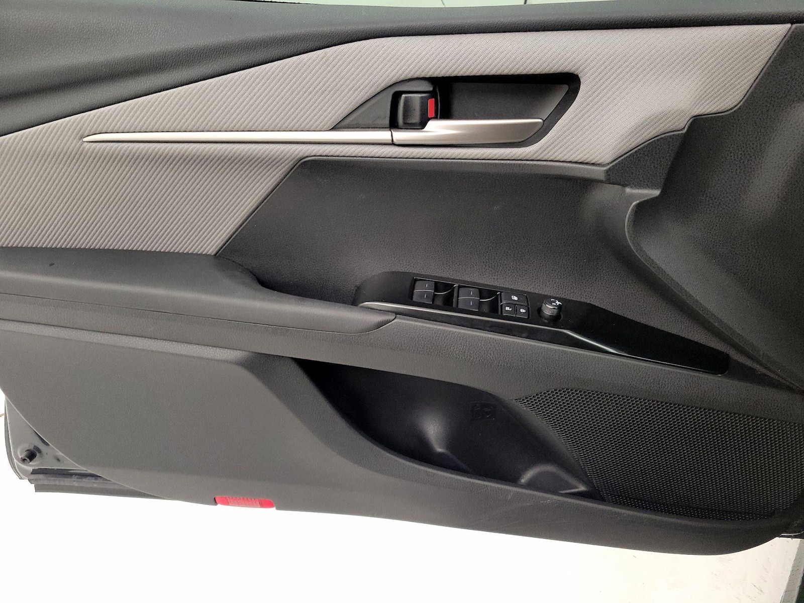 2026 Toyota Camry SE - Photo 13