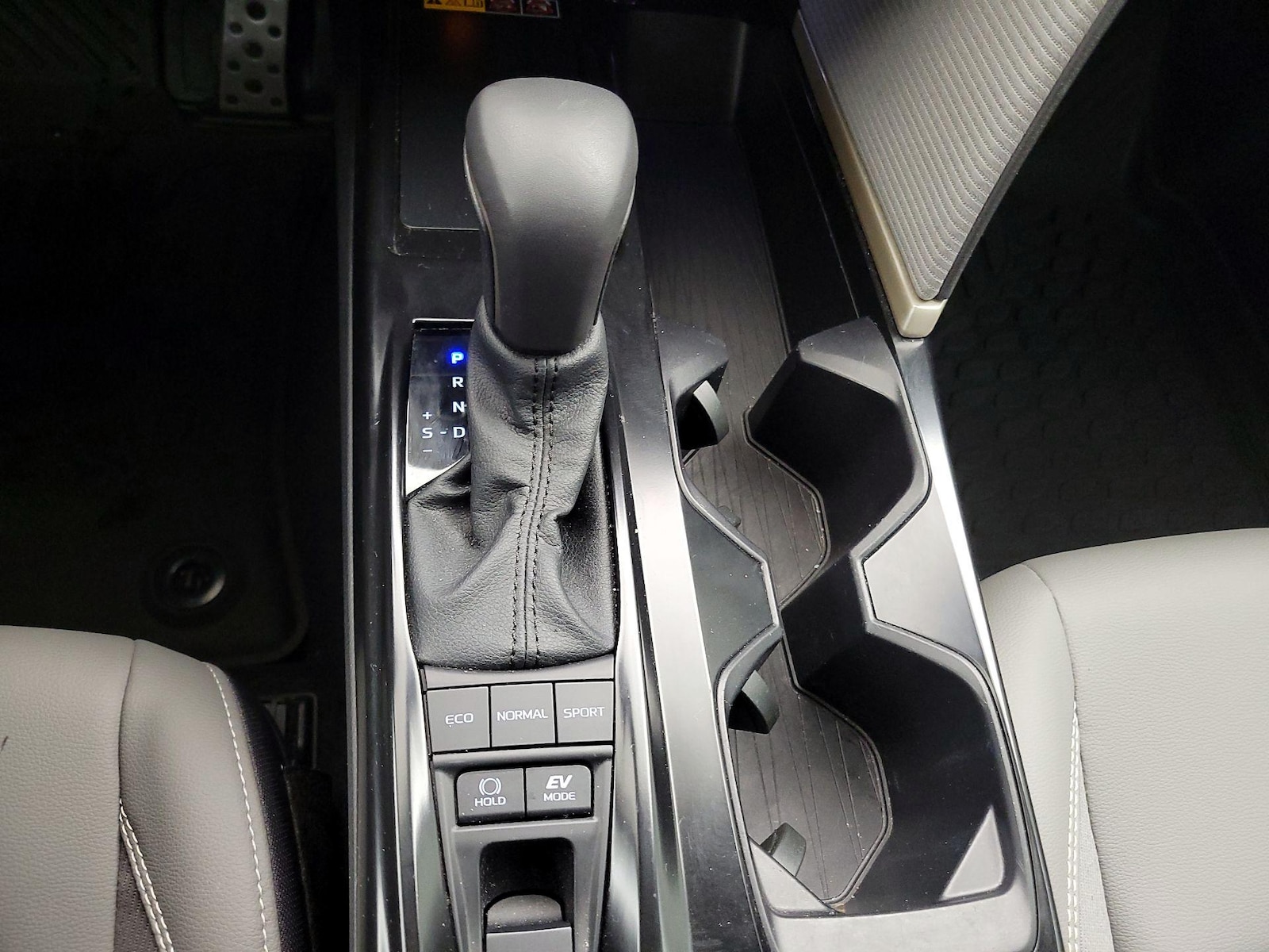 2026 Toyota Camry SE - Photo 18