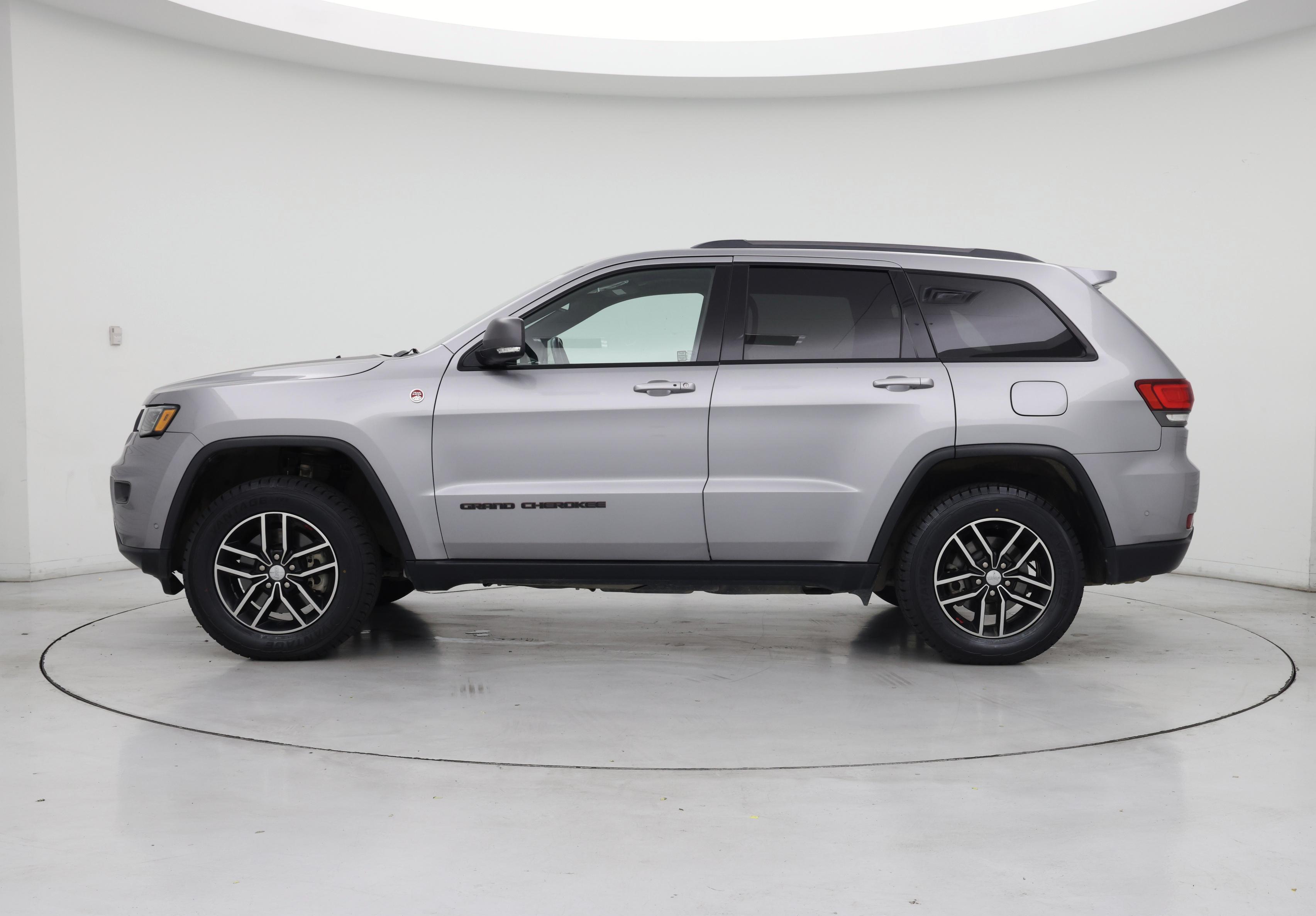 Thumbnail: 2017 Jeep Grand Cherokee - 3