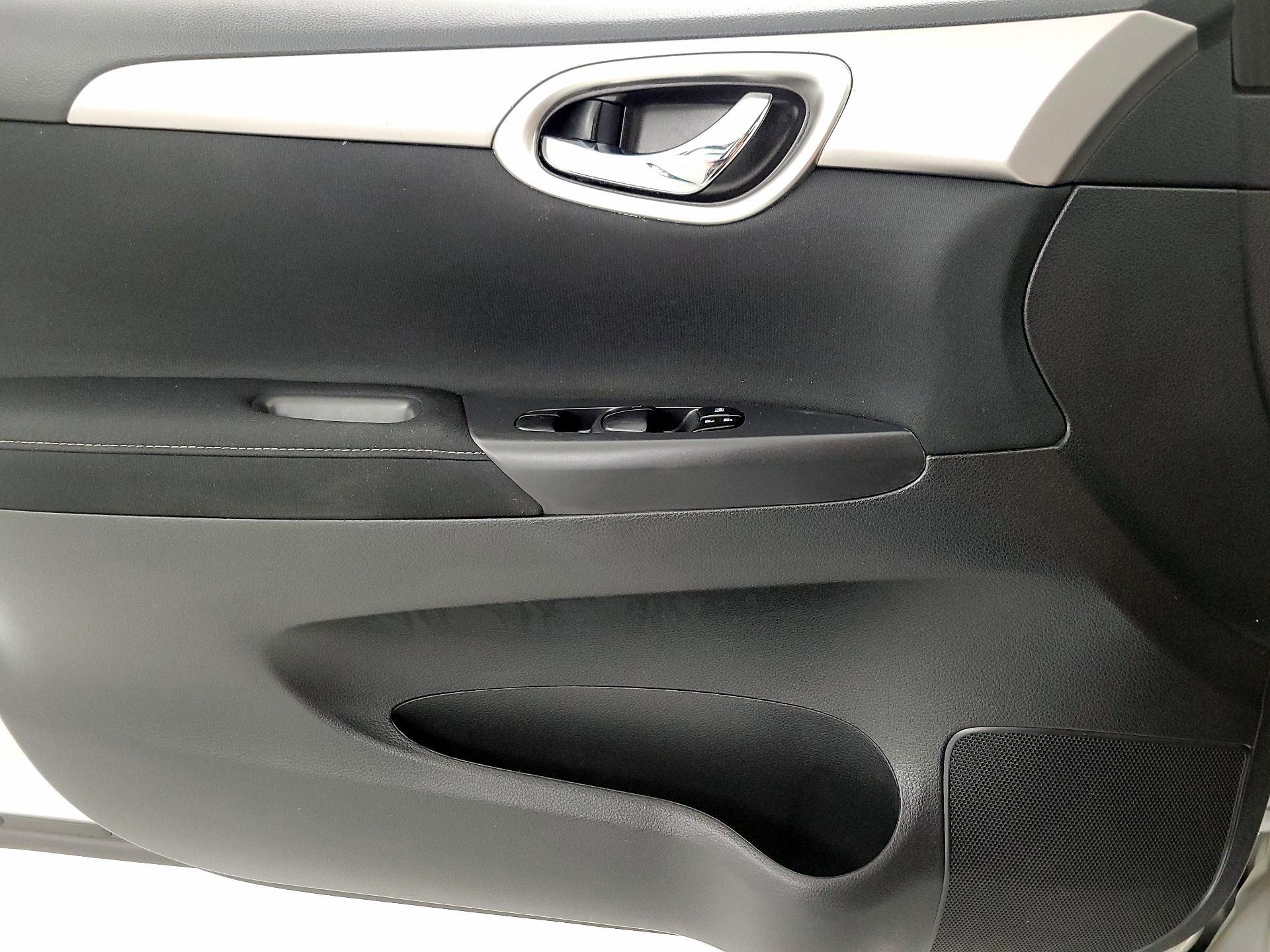 Thumbnail: 2015 Nissan Sentra - 12