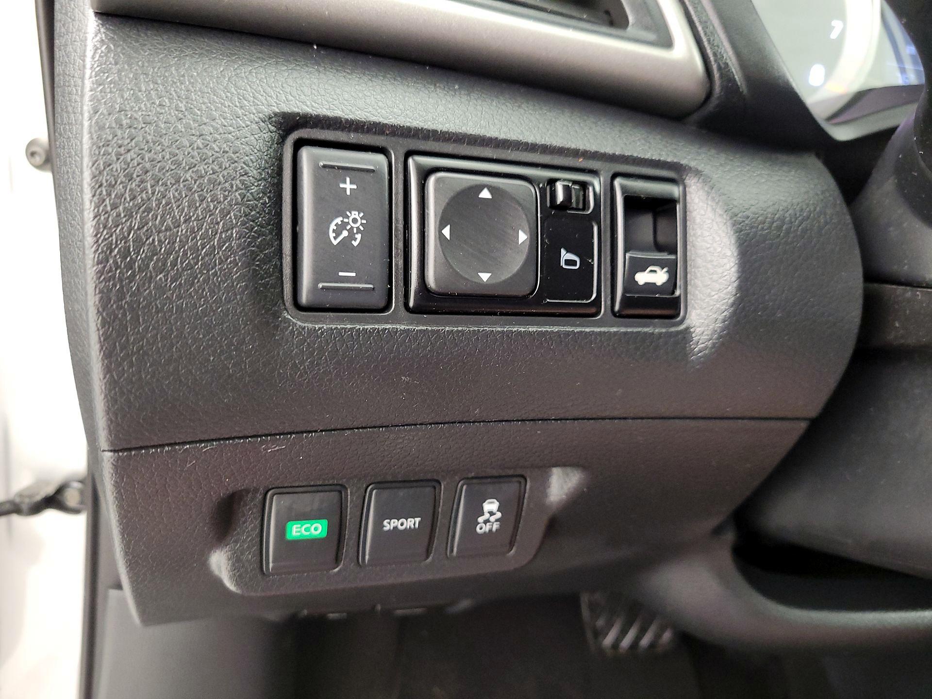 Thumbnail: 2015 Nissan Sentra - 13