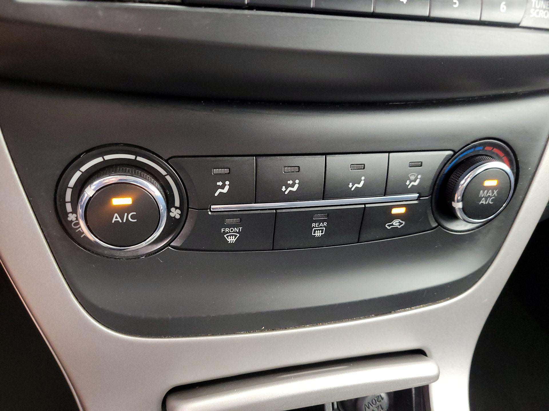 Thumbnail: 2015 Nissan Sentra - 16