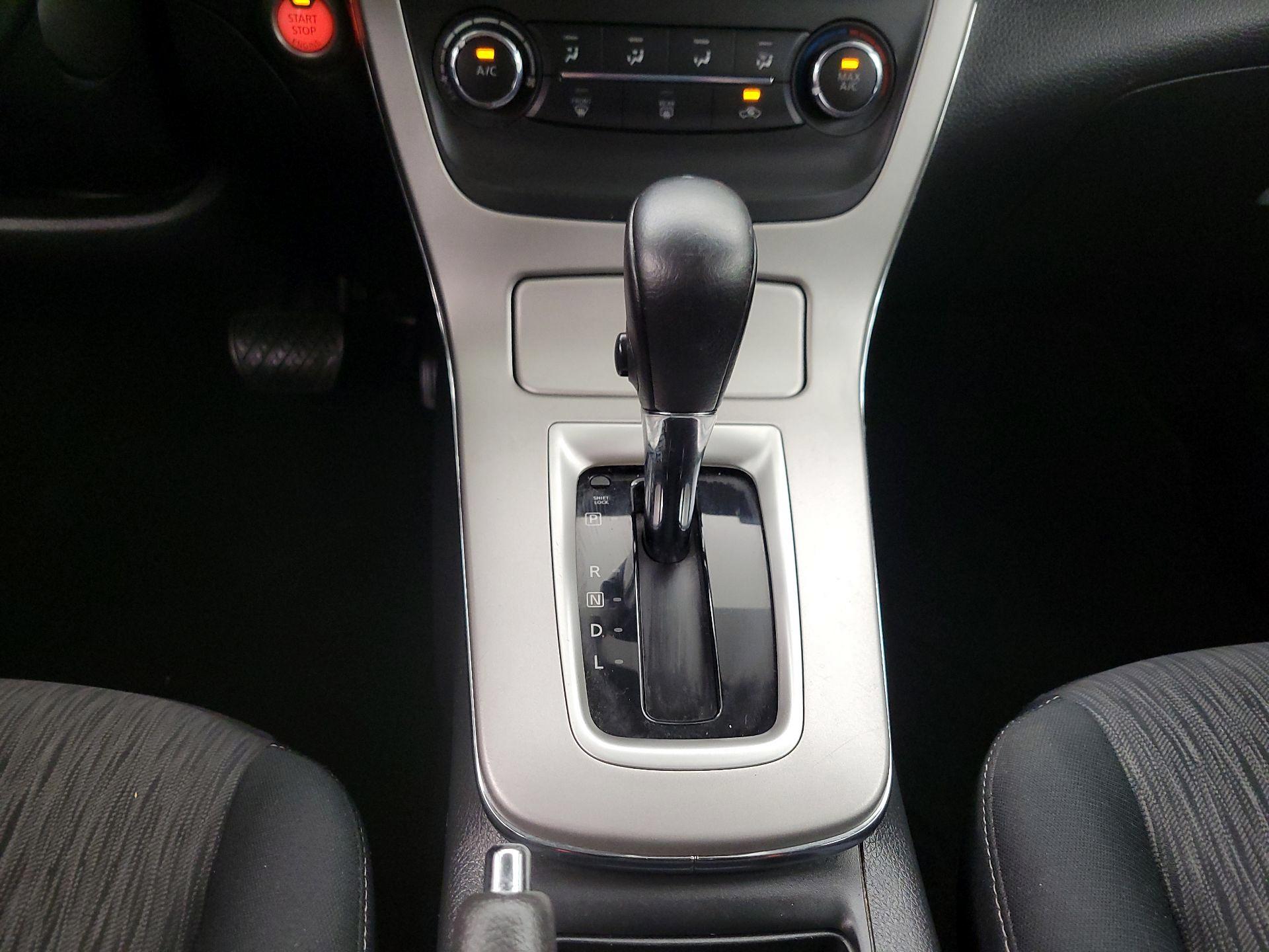 Thumbnail: 2015 Nissan Sentra - 17