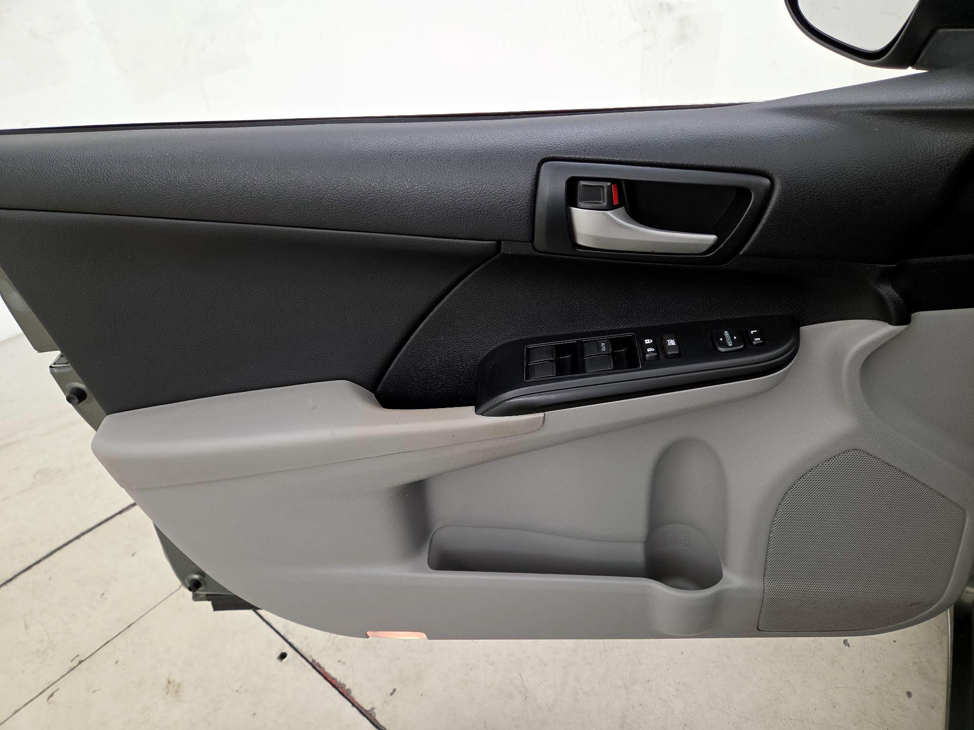 Thumbnail: 2014 Toyota Camry - 12