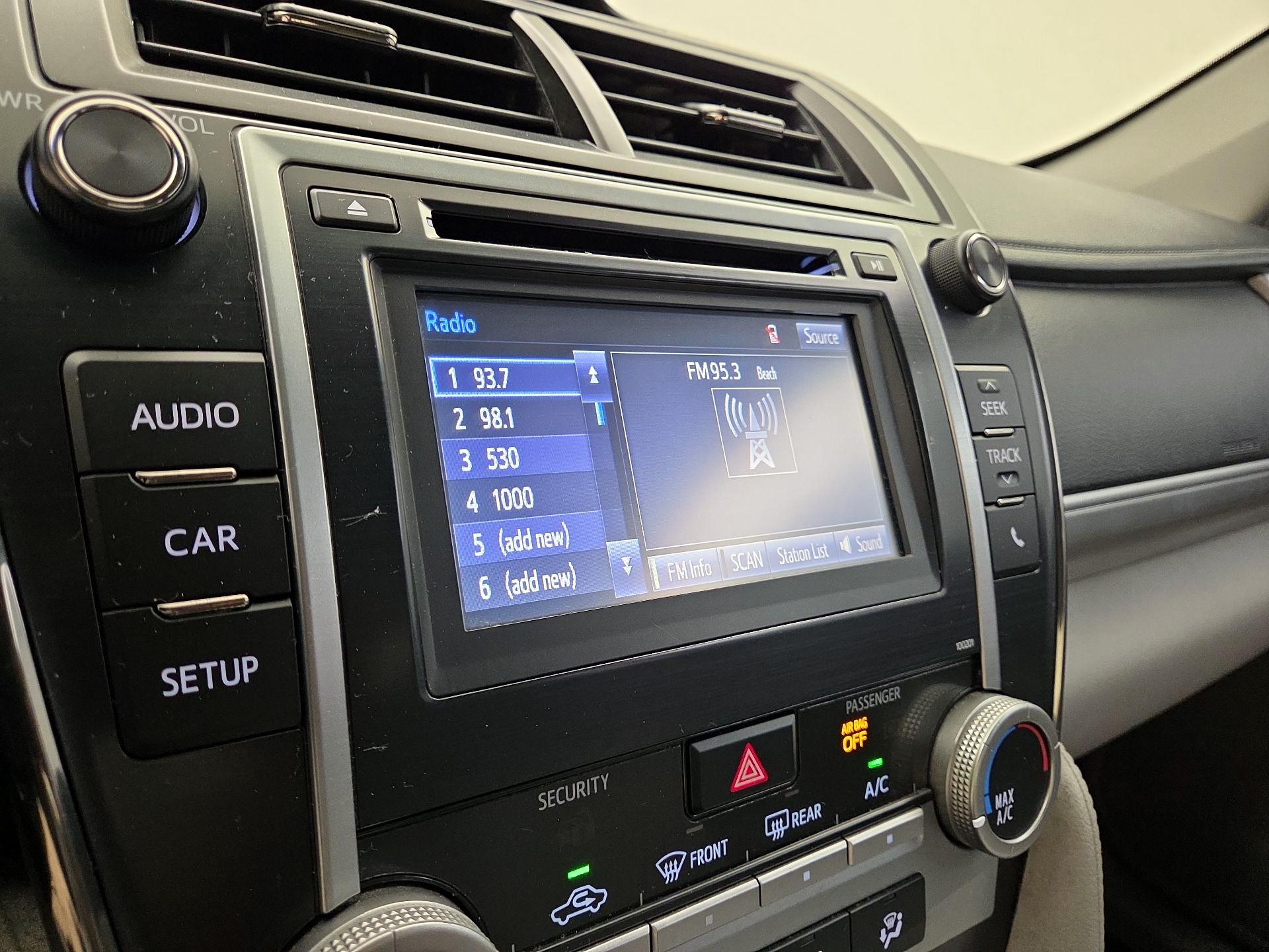 Thumbnail: 2014 Toyota Camry - 15