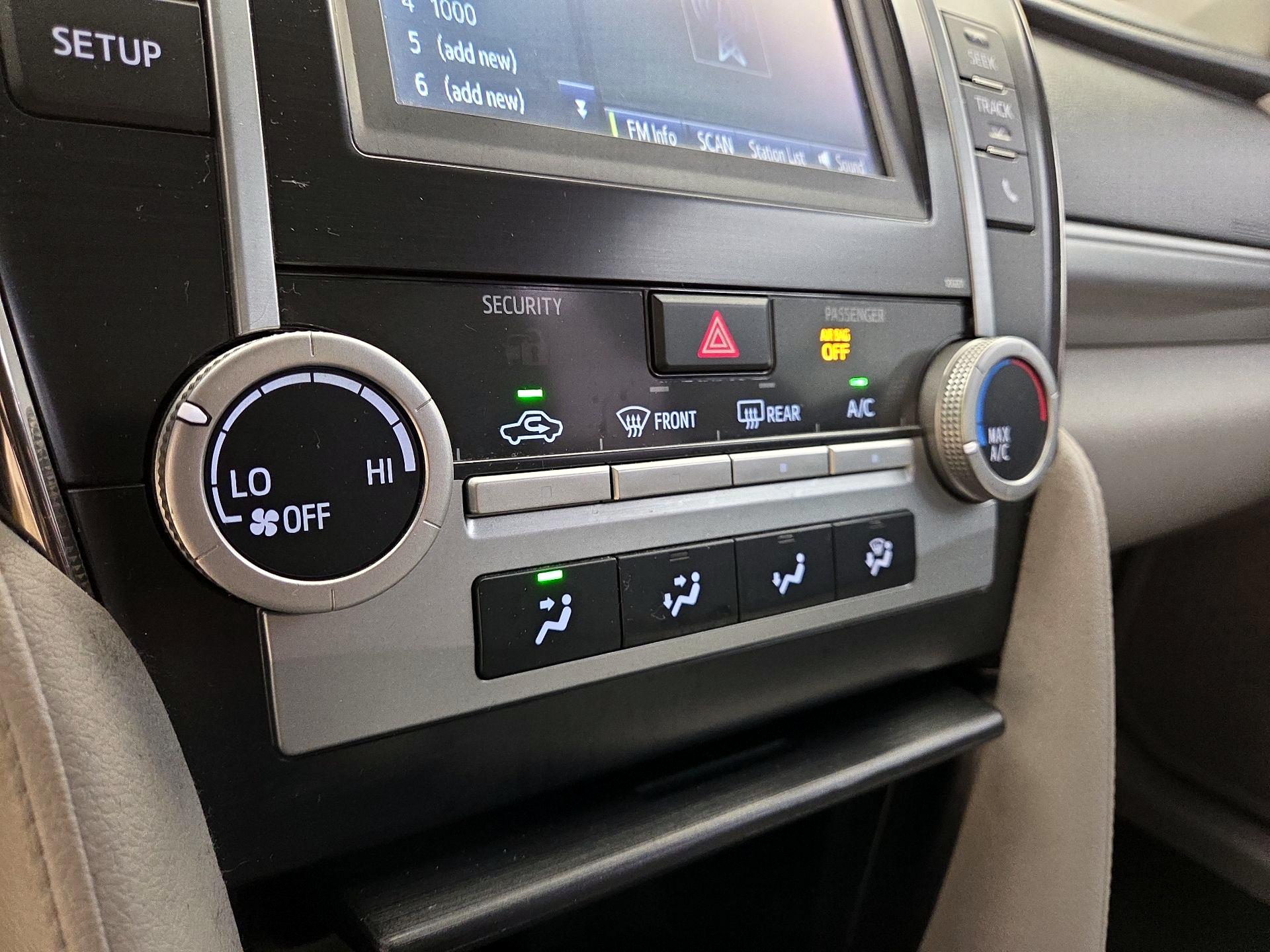 Thumbnail: 2014 Toyota Camry - 16