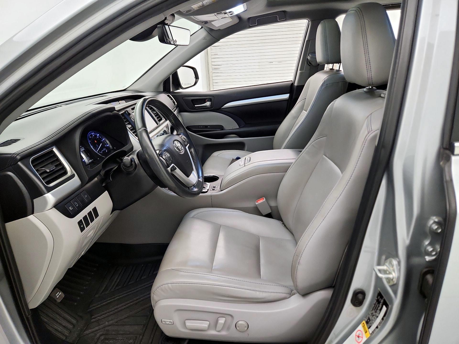 Thumbnail: 2019 Toyota Highlander - 11