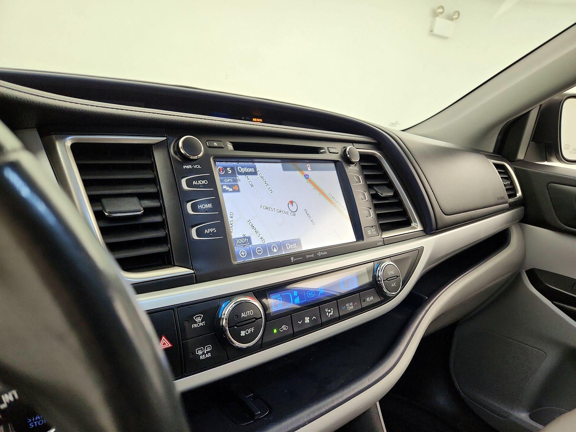 Thumbnail: 2019 Toyota Highlander - 14