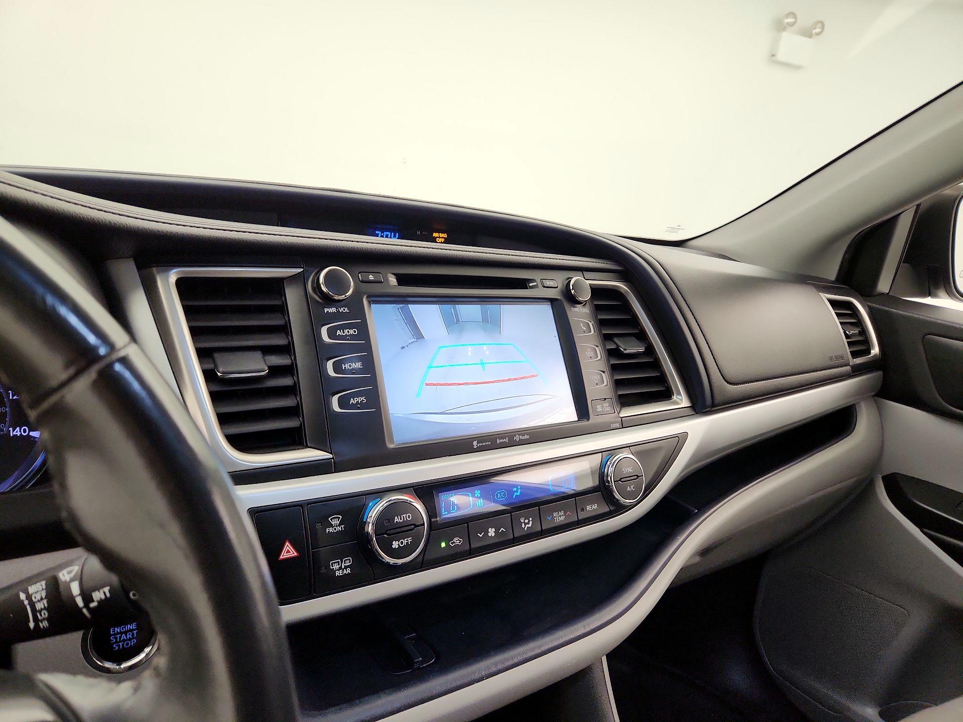 Thumbnail: 2019 Toyota Highlander - 15