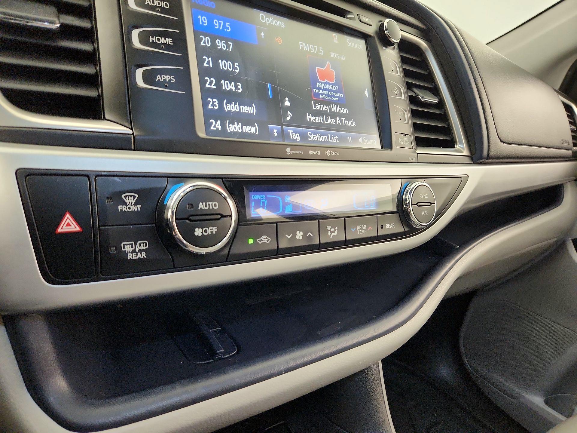 Thumbnail: 2019 Toyota Highlander - 17