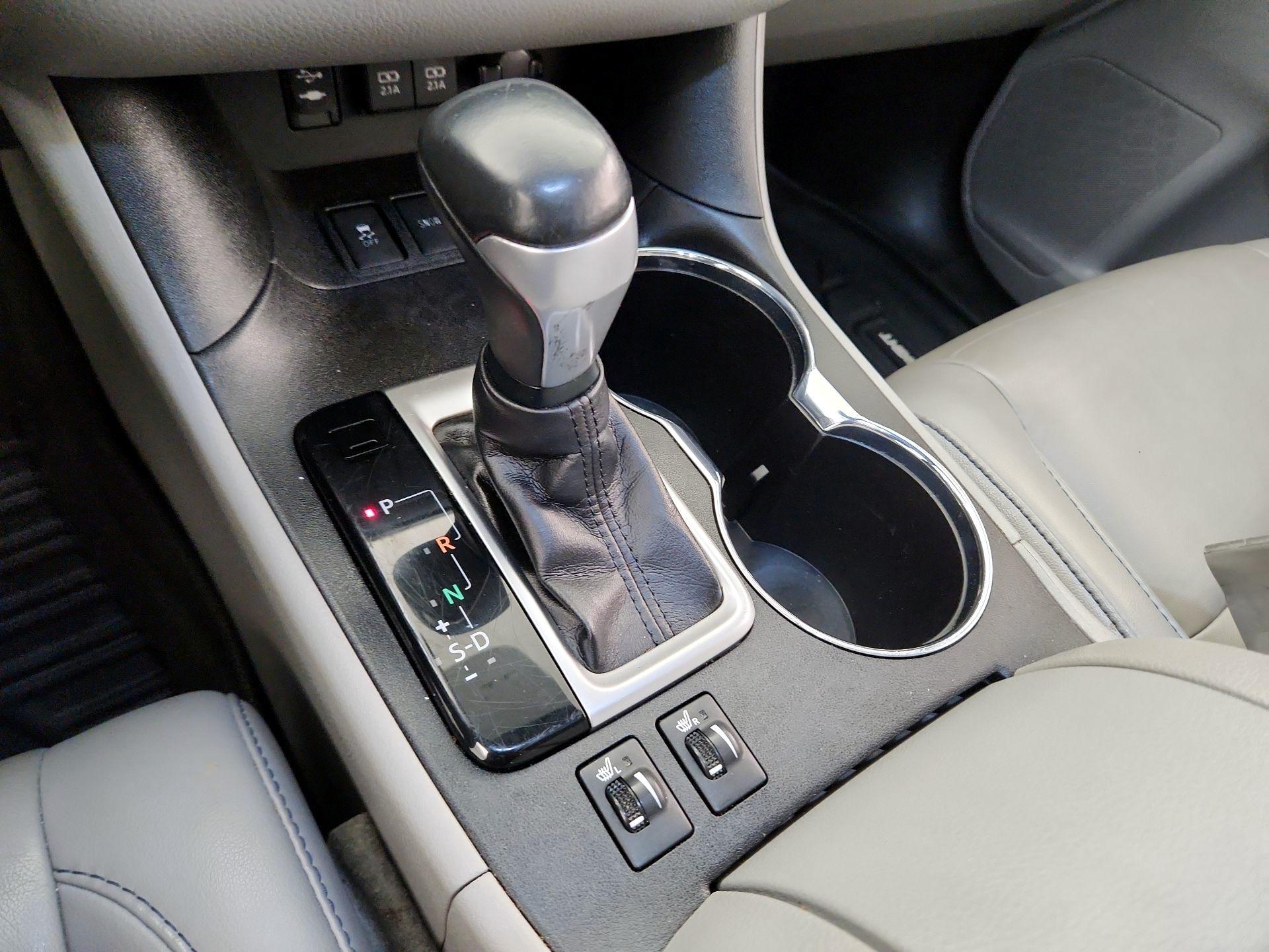 Thumbnail: 2019 Toyota Highlander - 18
