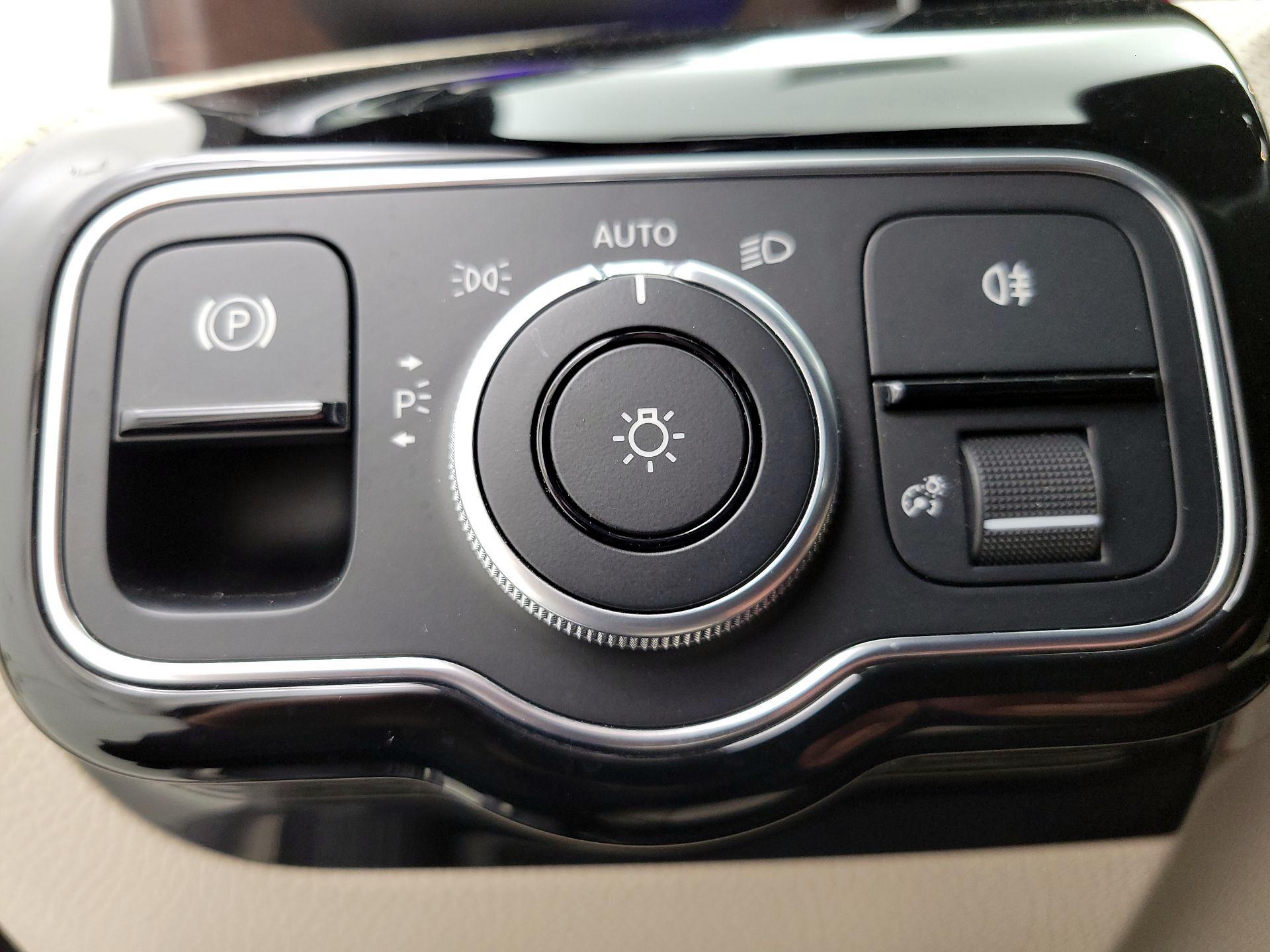 Thumbnail: 2020 Mercedes-Benz A-Class - 13