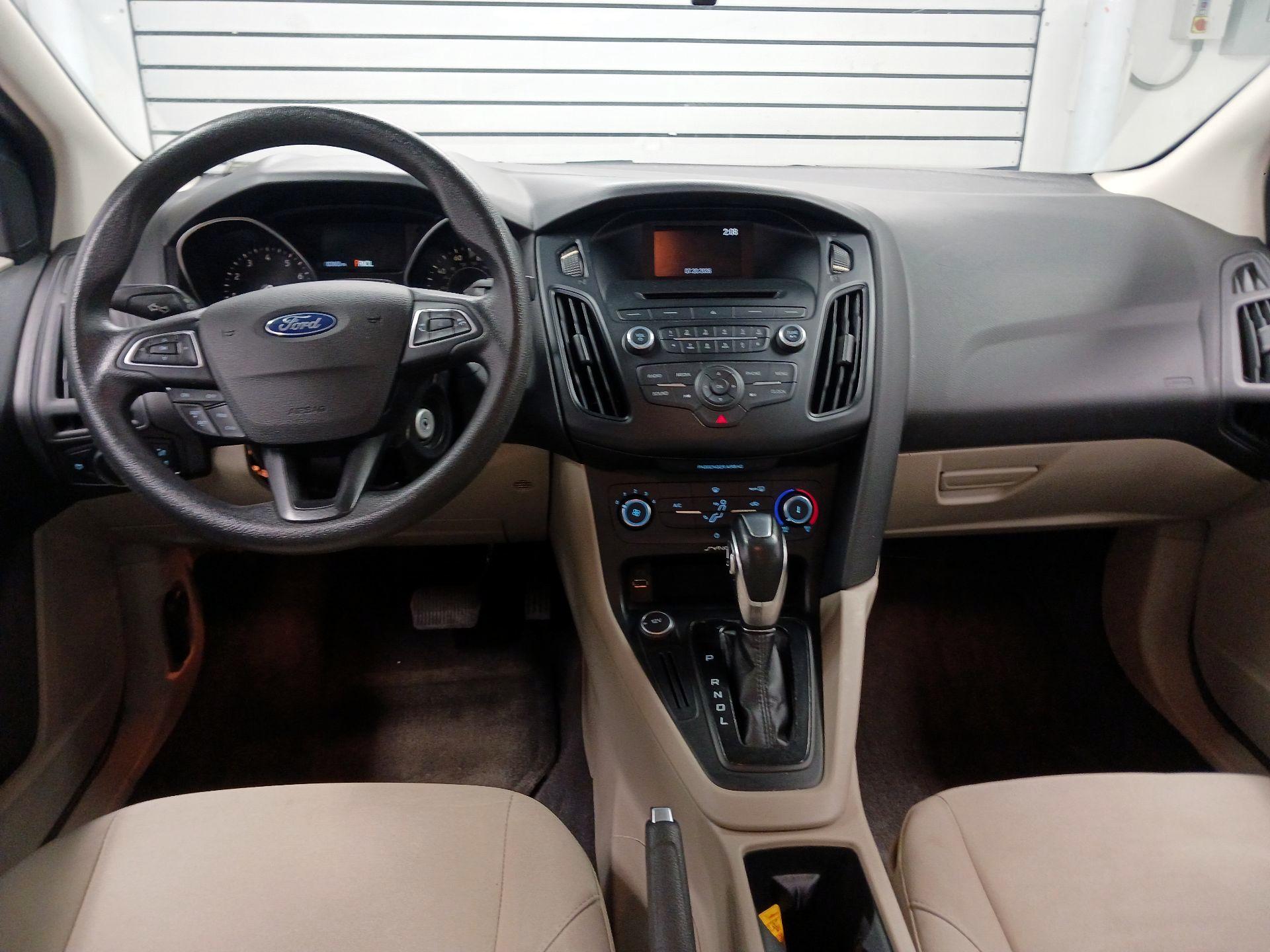 Thumbnail: 2015 Ford Focus - 9
