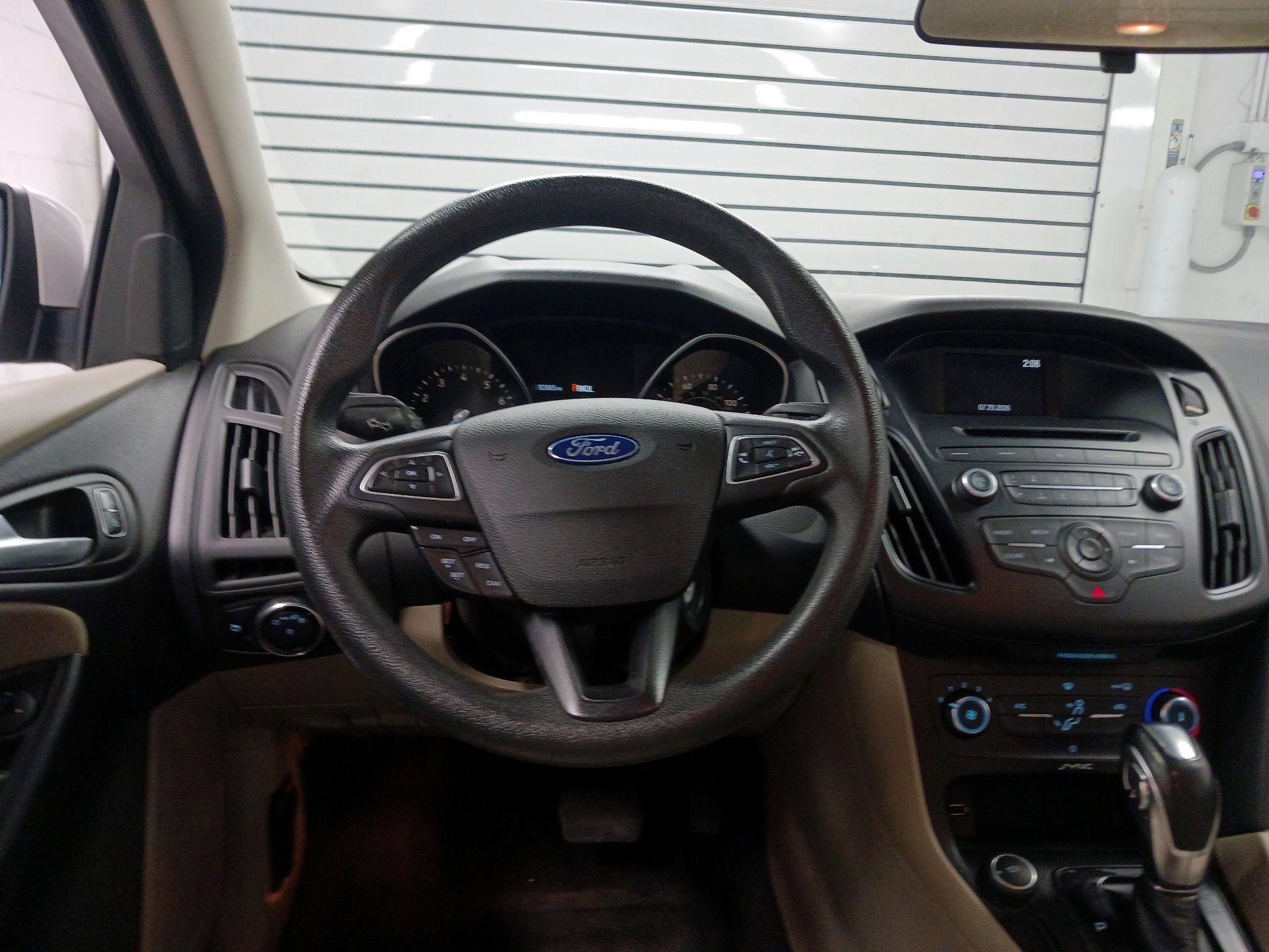 Thumbnail: 2015 Ford Focus - 10
