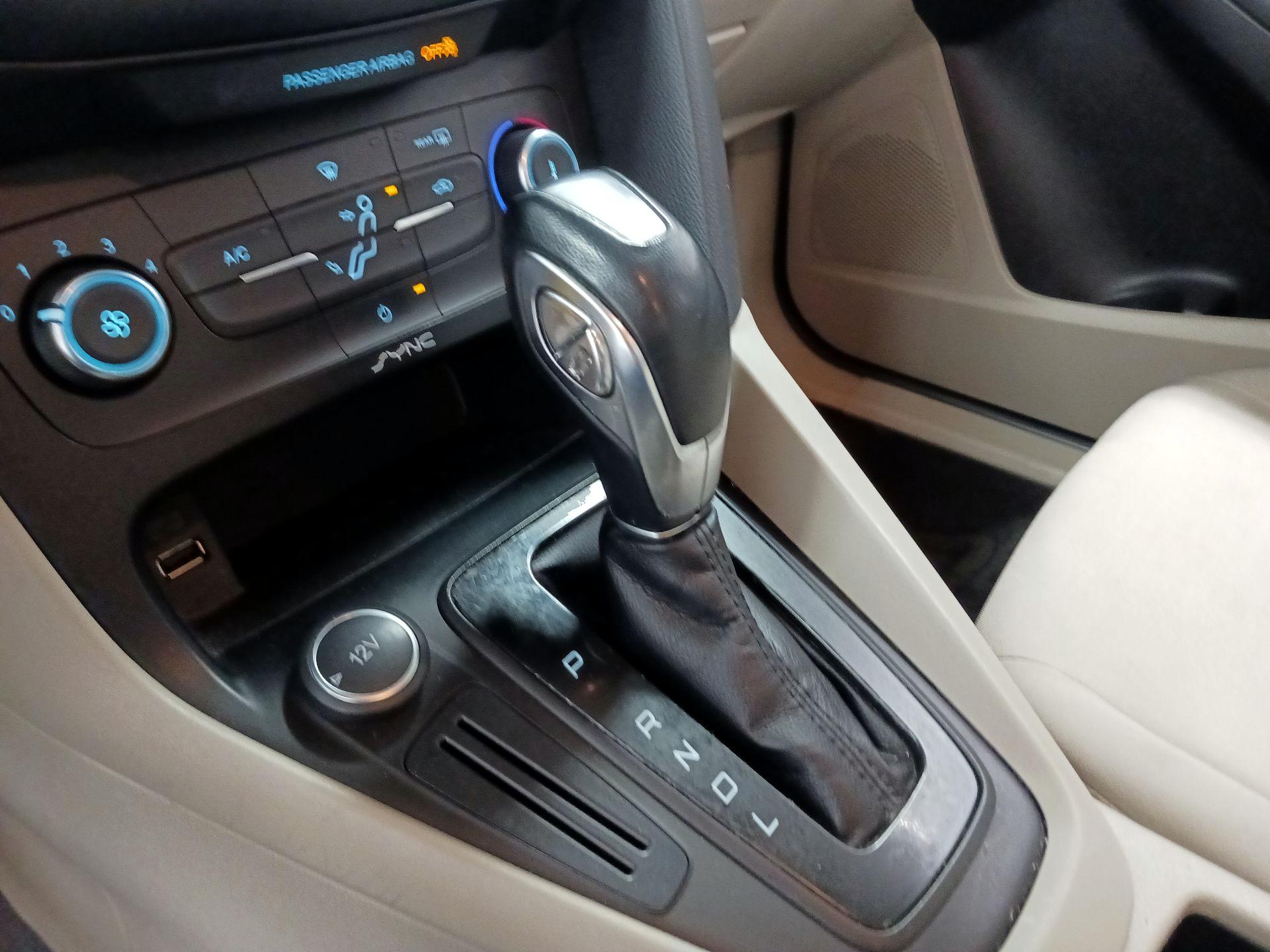 Thumbnail: 2015 Ford Focus - 16