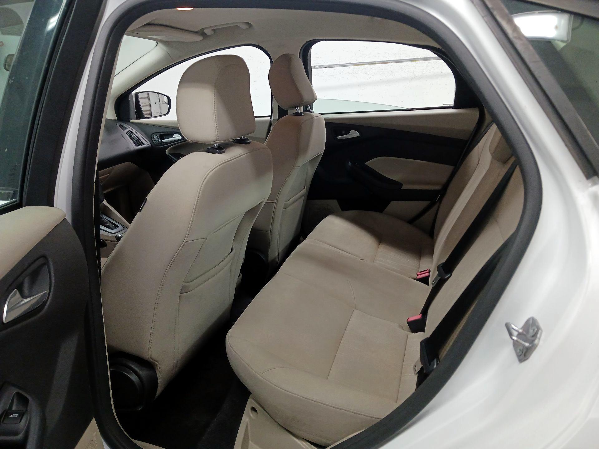 Thumbnail: 2015 Ford Focus - 17