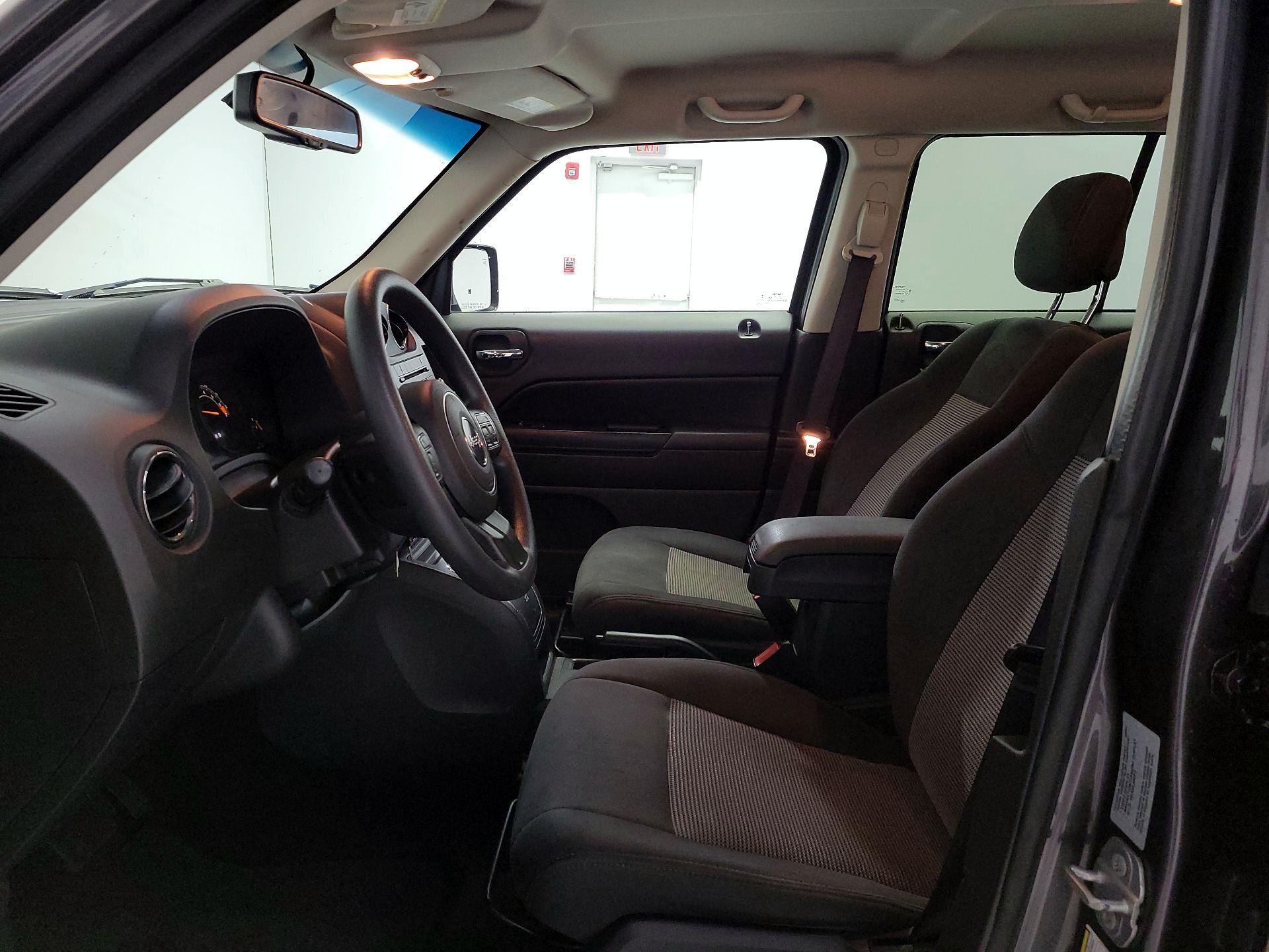 Thumbnail: 2017 Jeep Patriot - 11