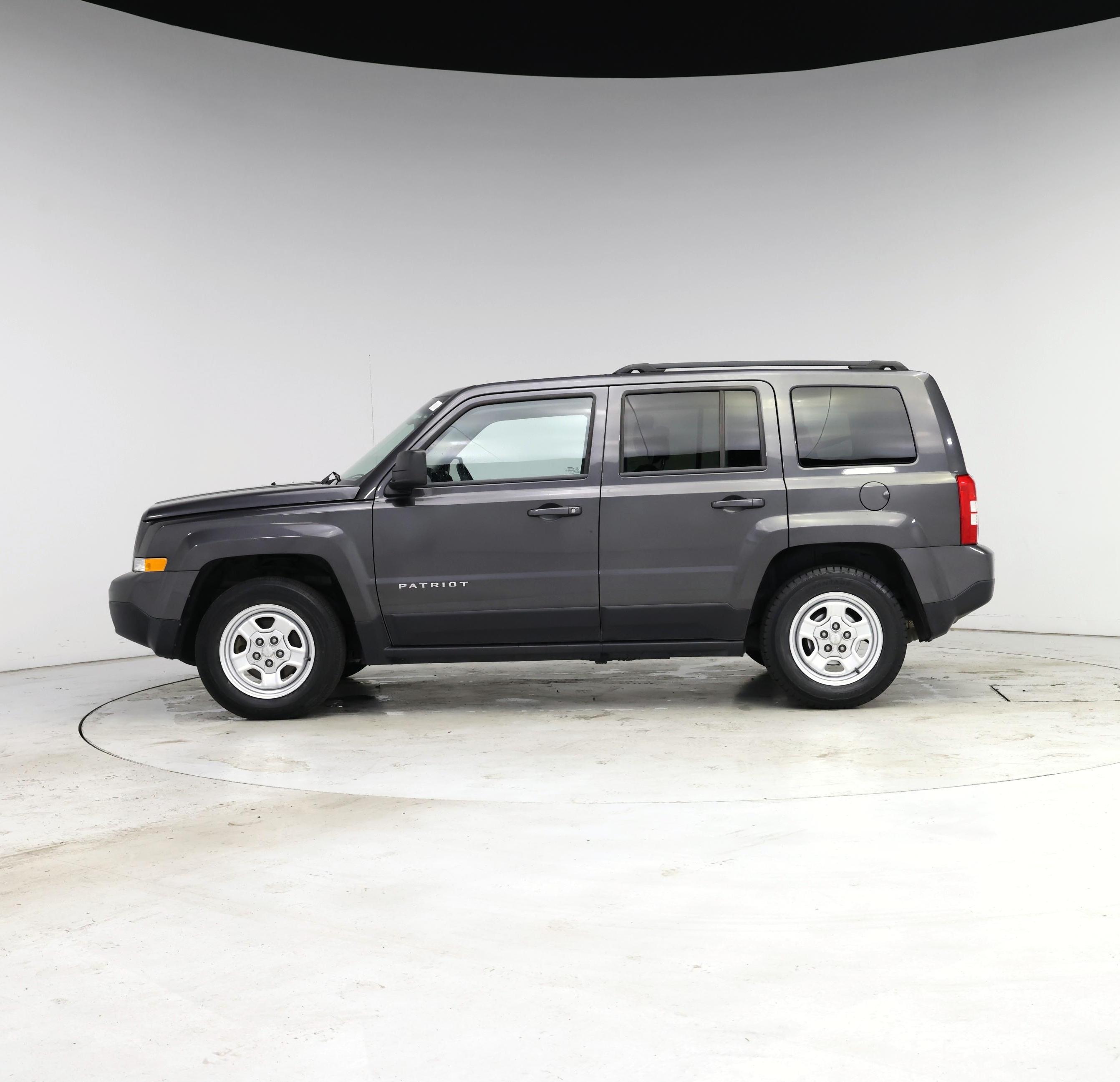 Thumbnail: 2017 Jeep Patriot - 3