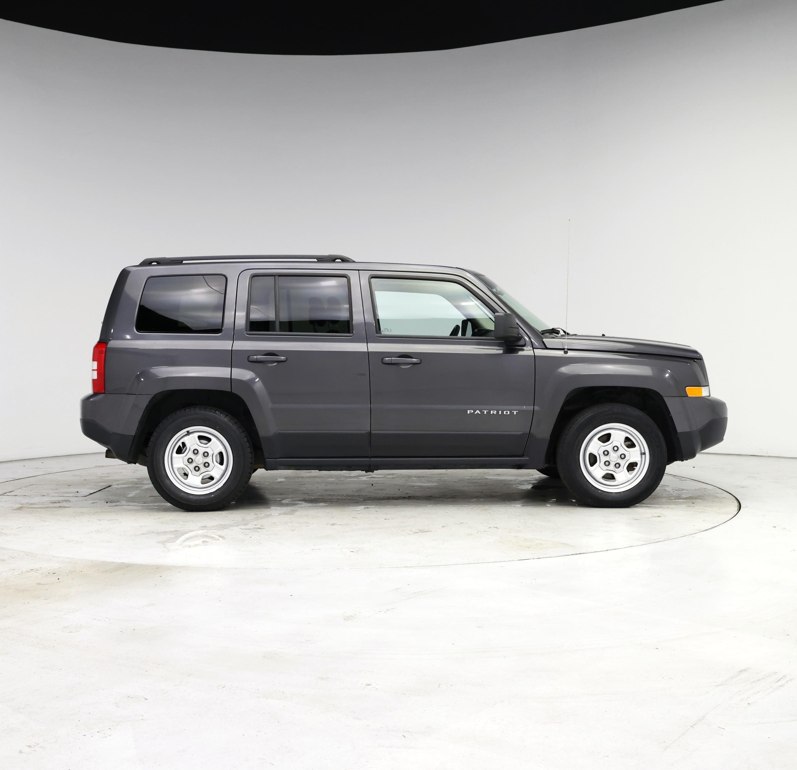 Thumbnail: 2017 Jeep Patriot - 7