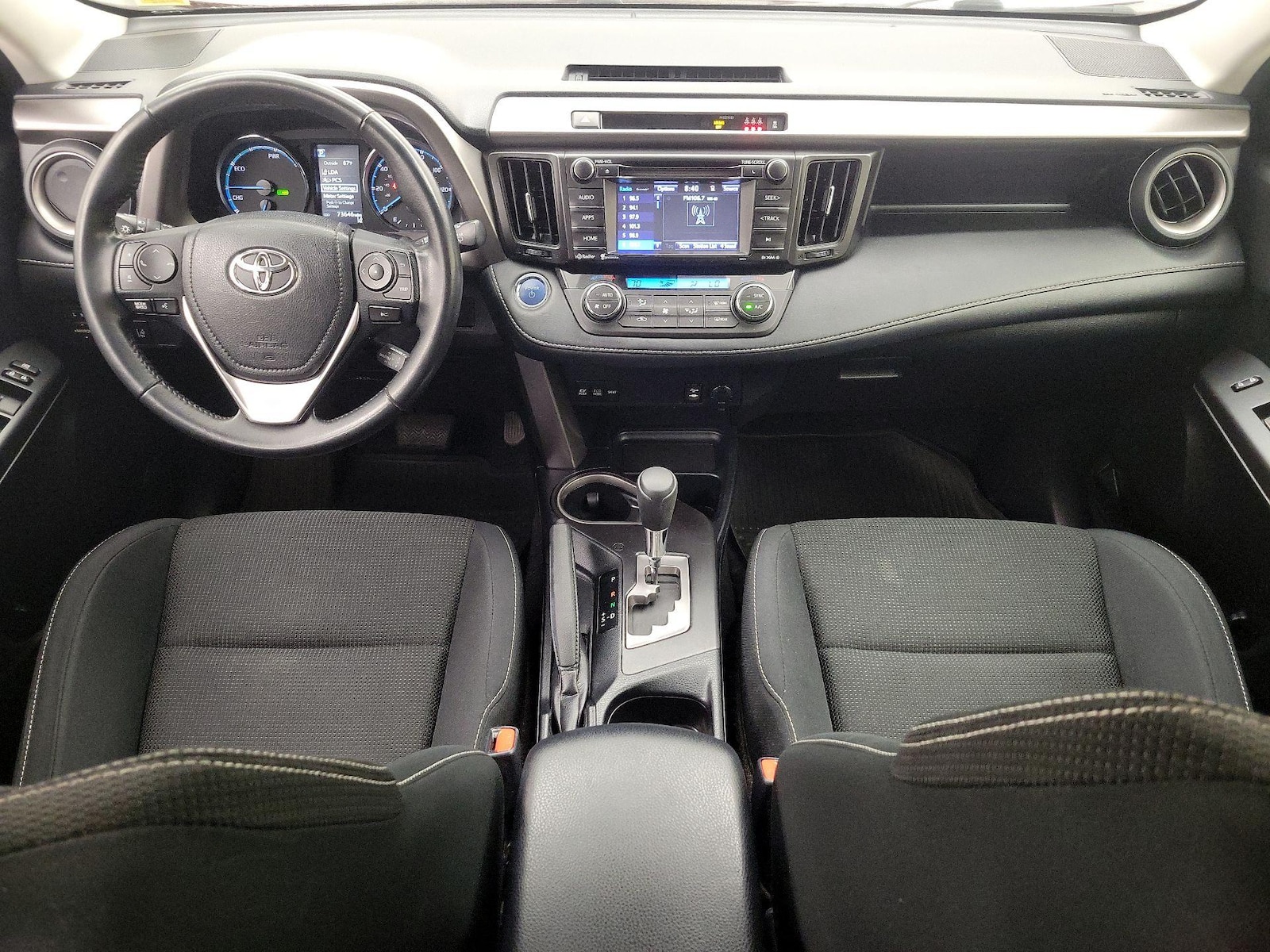 2018 Toyota RAV4 XLE - Photo 10
