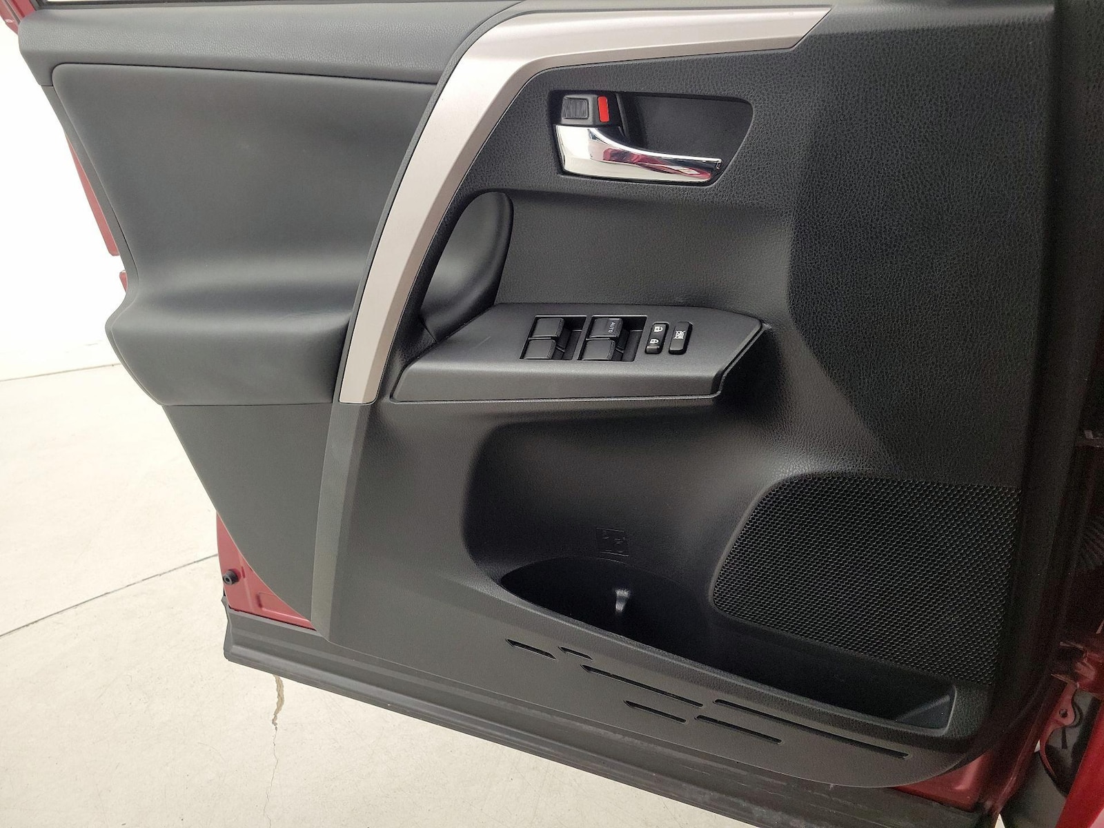 2018 Toyota RAV4 XLE - Photo 13