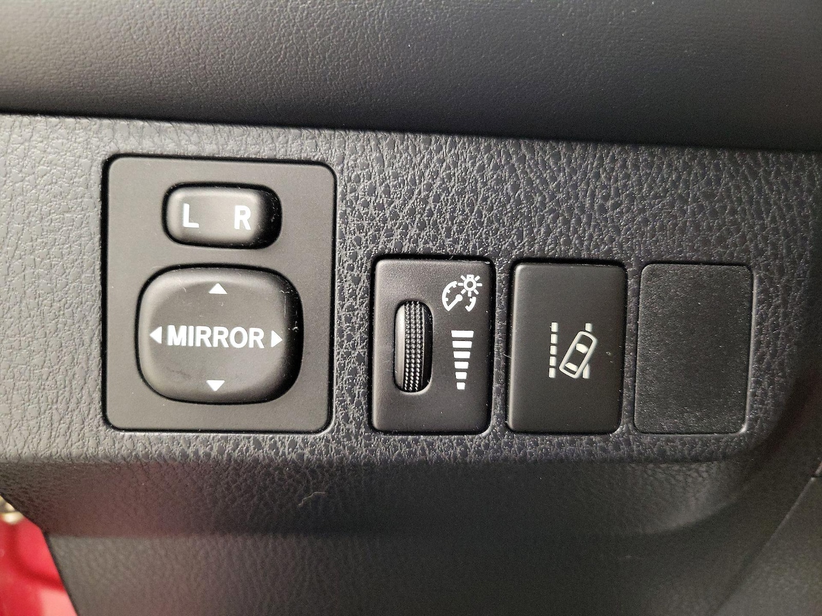 2018 Toyota RAV4 XLE - Photo 14