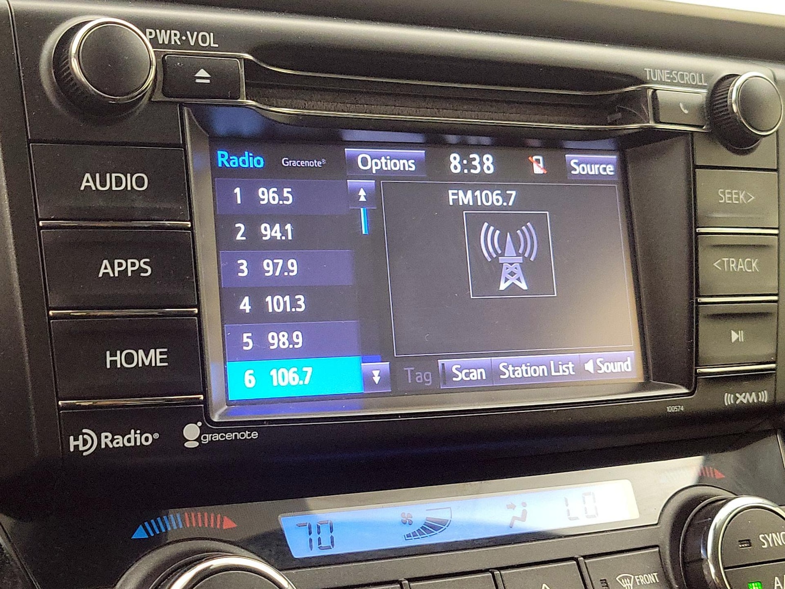 2018 Toyota RAV4 XLE - Photo 16