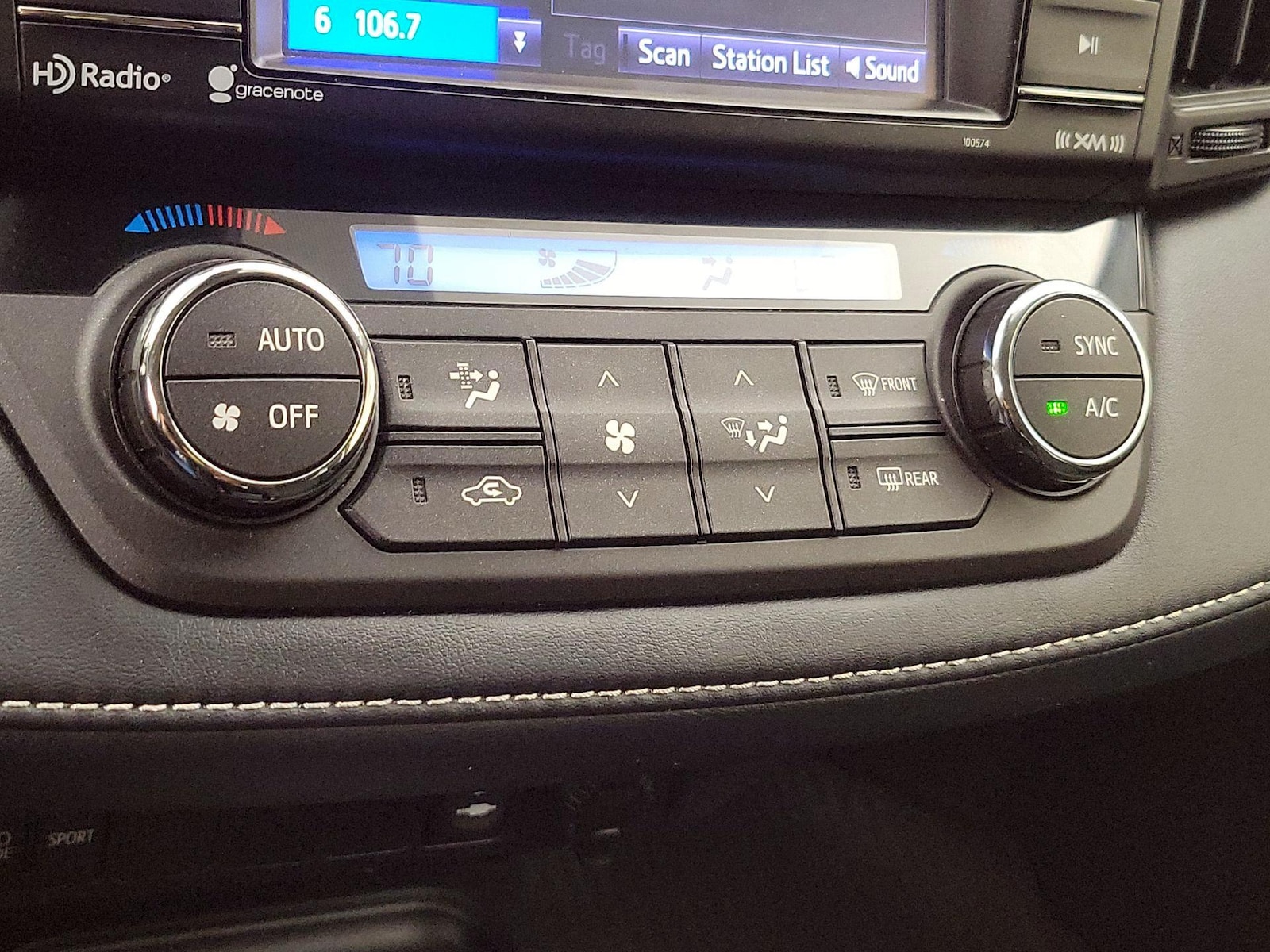 2018 Toyota RAV4 XLE - Photo 17