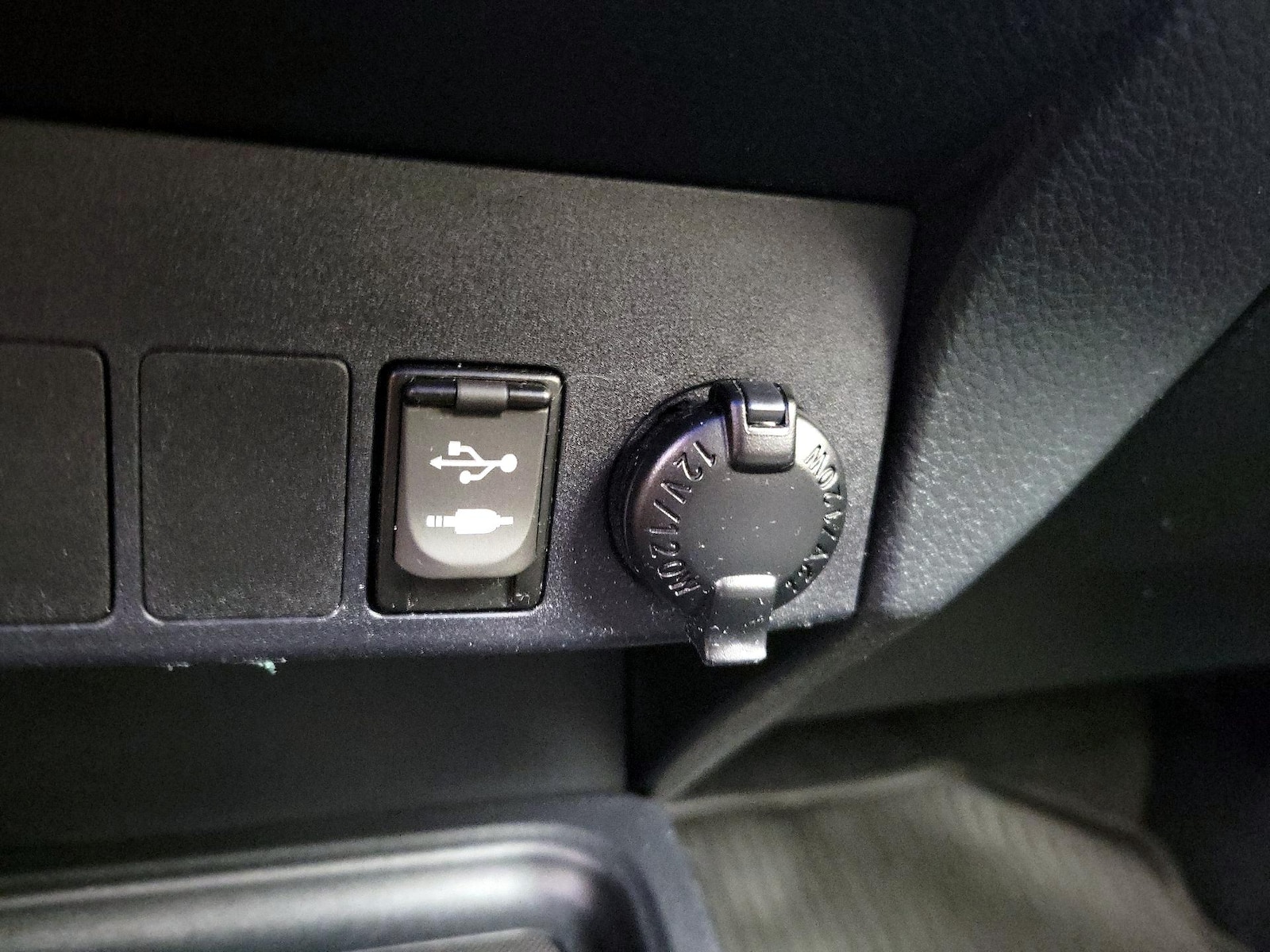 2018 Toyota RAV4 XLE - Photo 19
