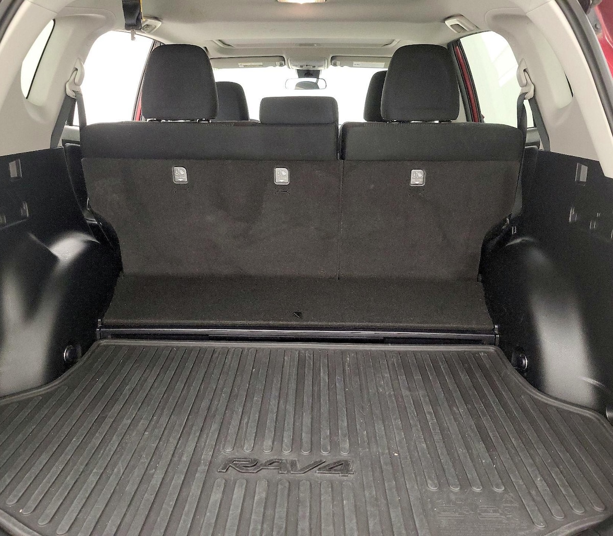 Trunk/Cargo (Seats Up)
