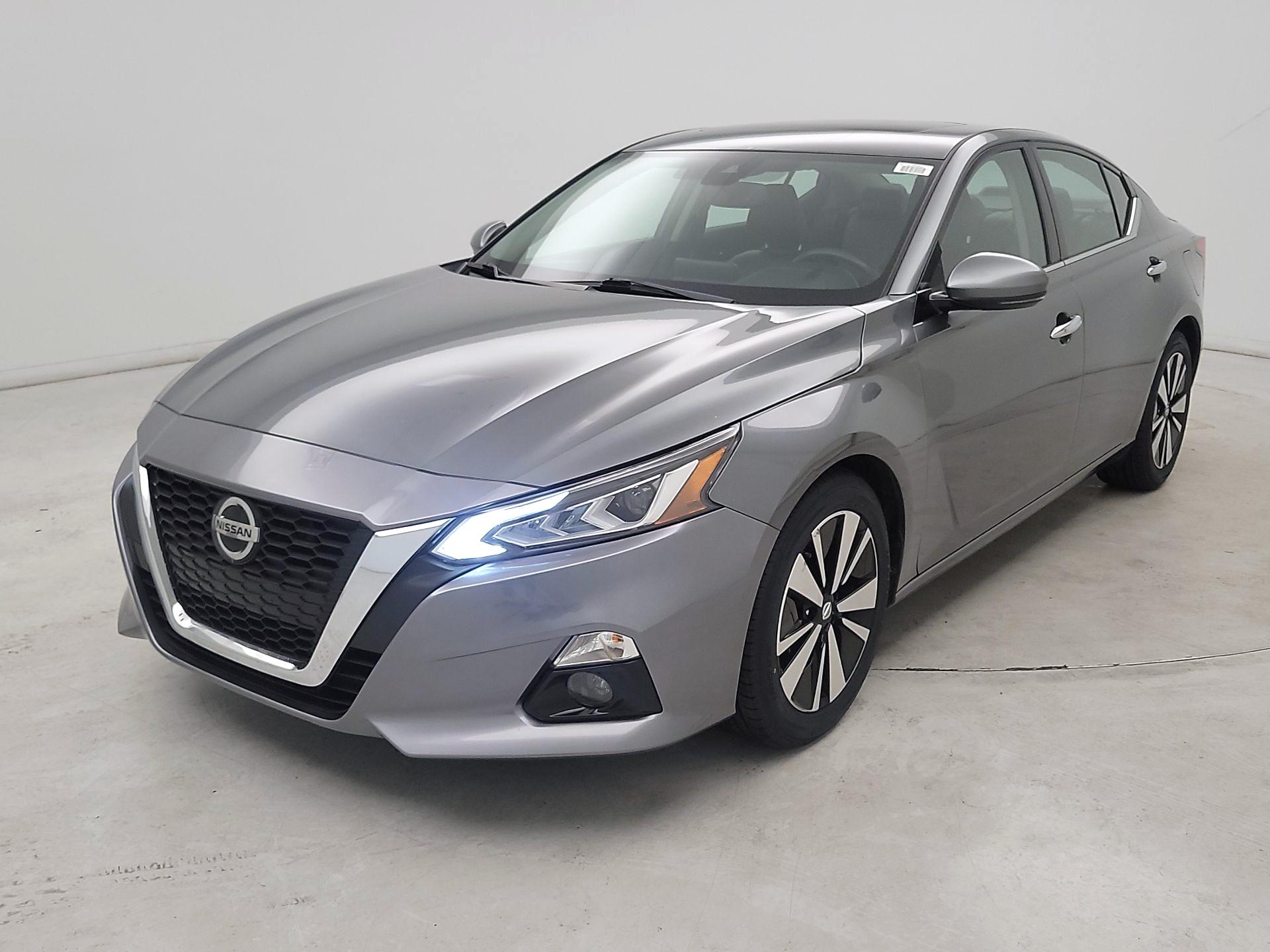 Thumbnail: 2019 Nissan Altima - 3