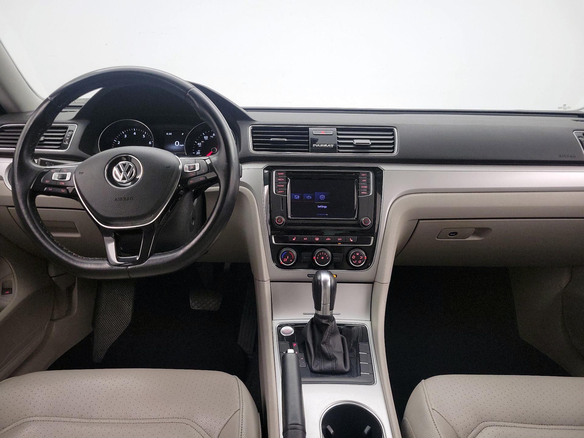 Thumbnail: 2019 Volkswagen Passat - 9