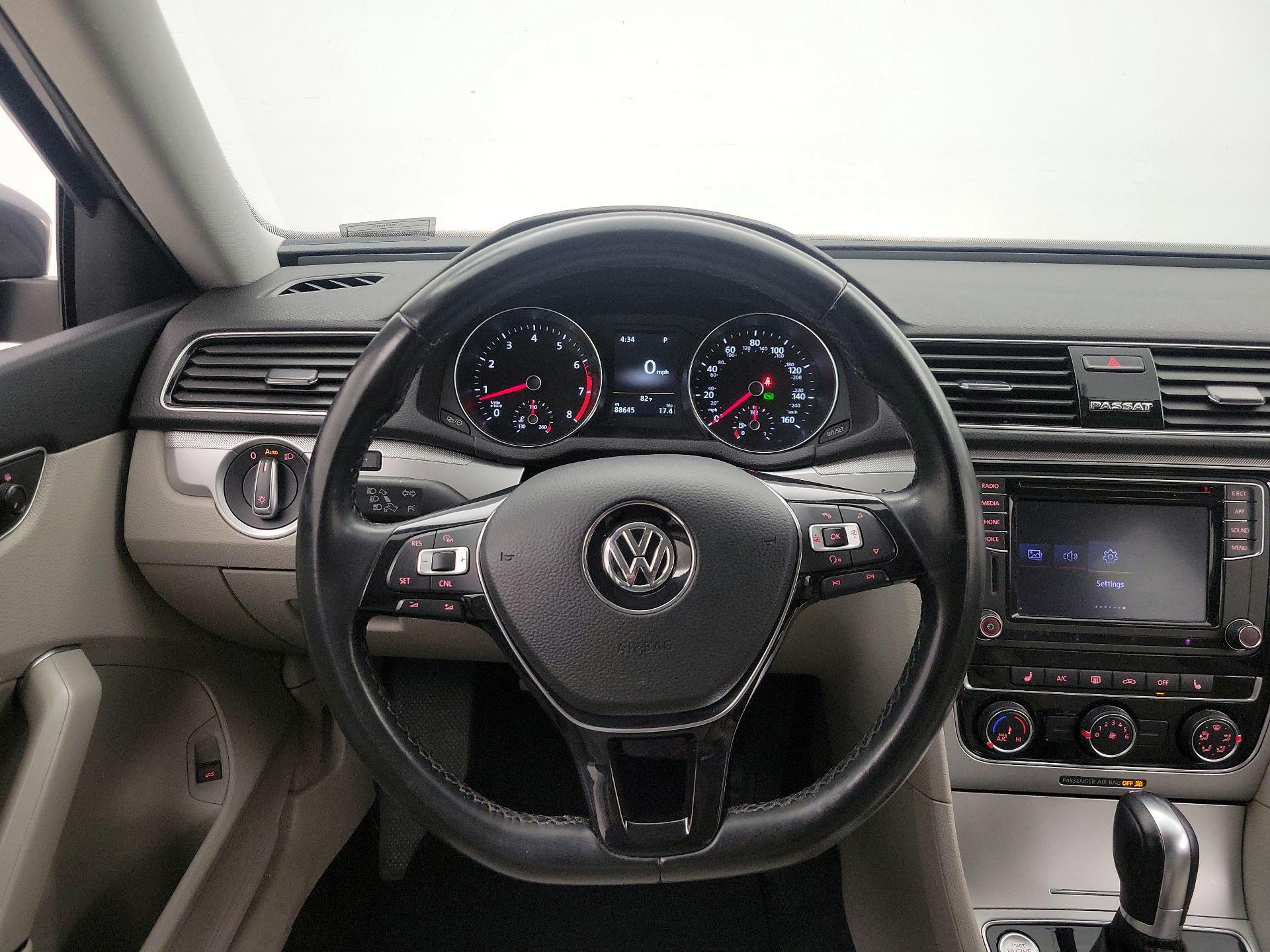 Thumbnail: 2019 Volkswagen Passat - 10