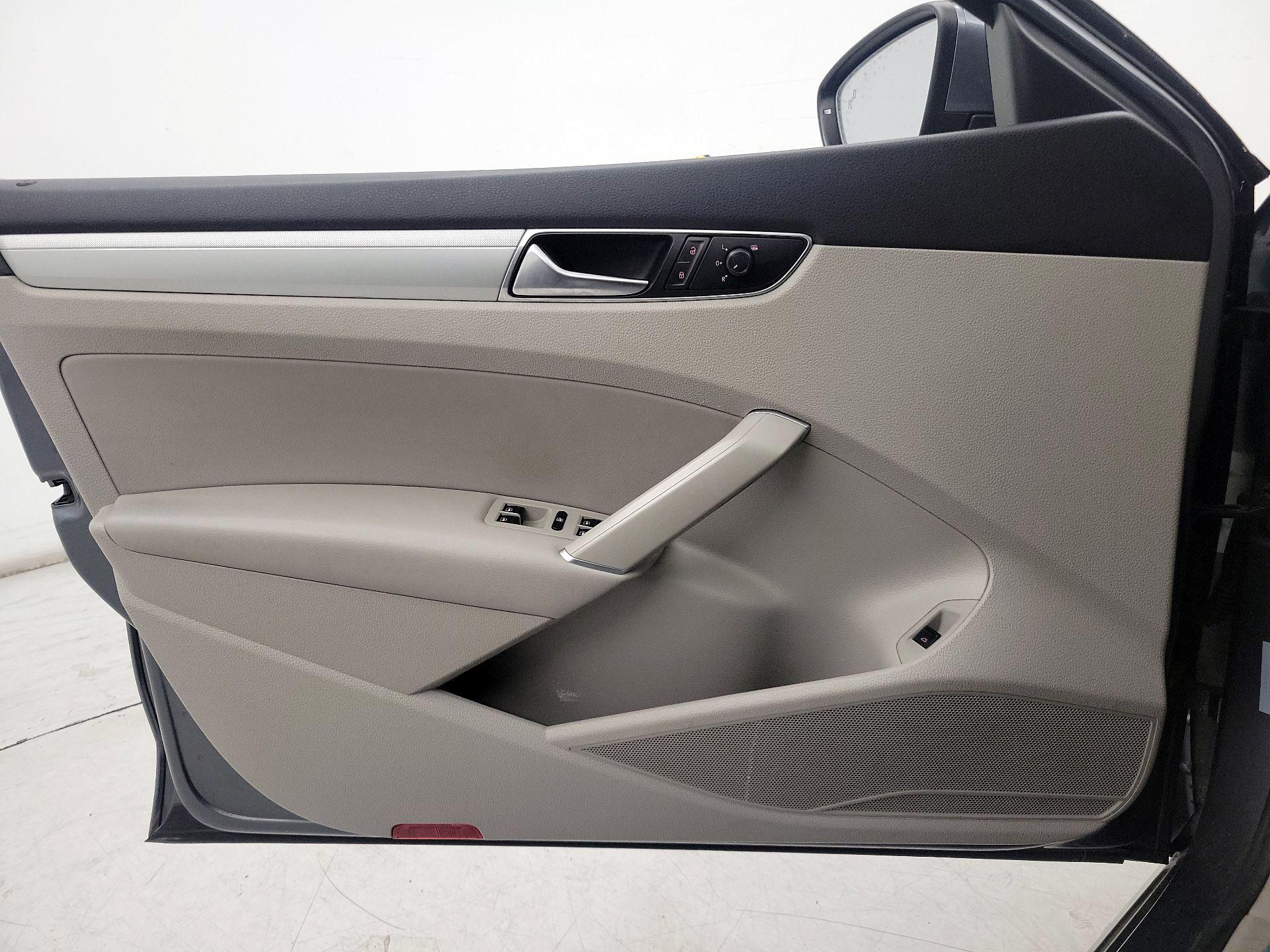 Thumbnail: 2019 Volkswagen Passat - 12