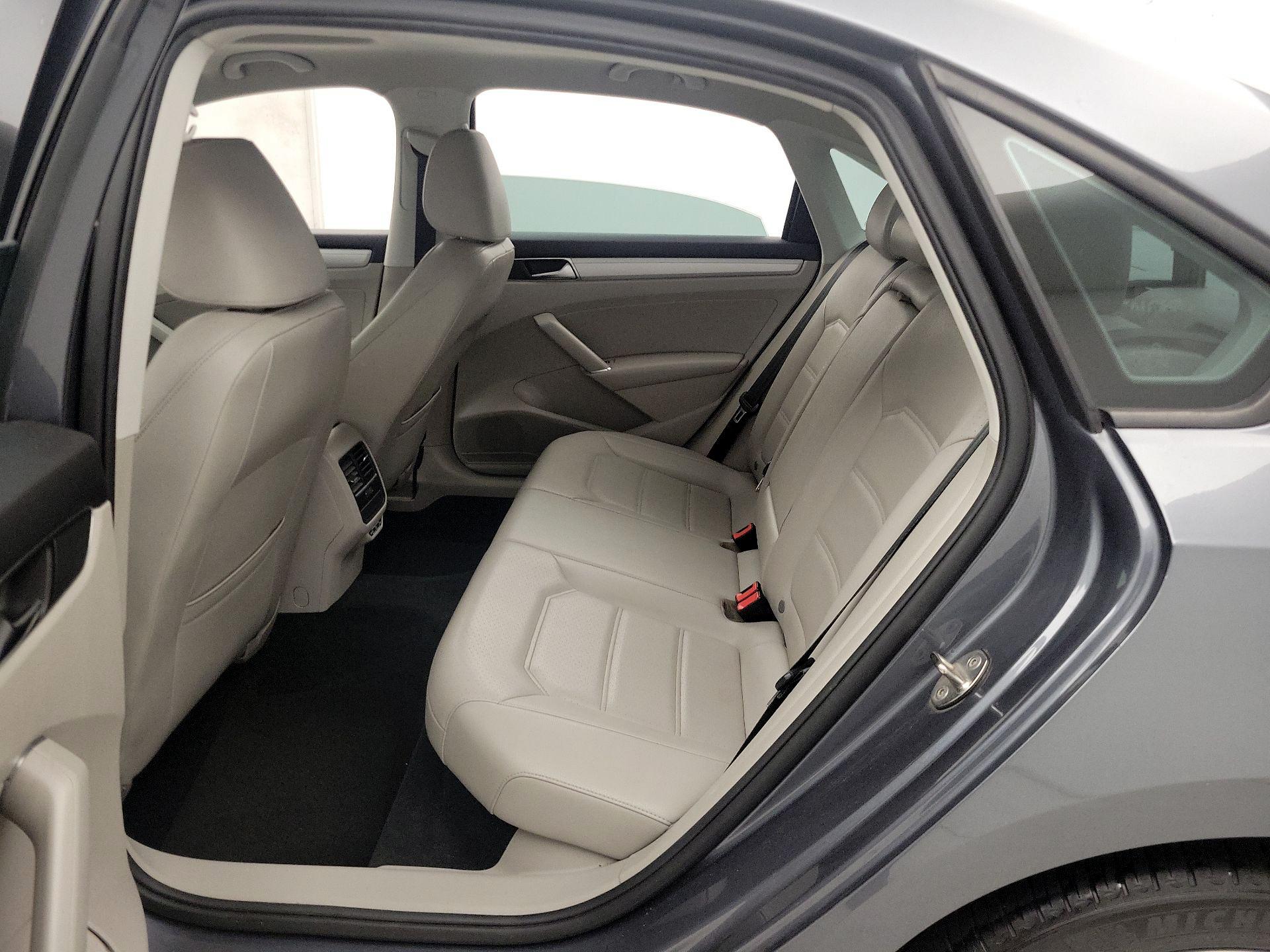 Thumbnail: 2019 Volkswagen Passat - 20