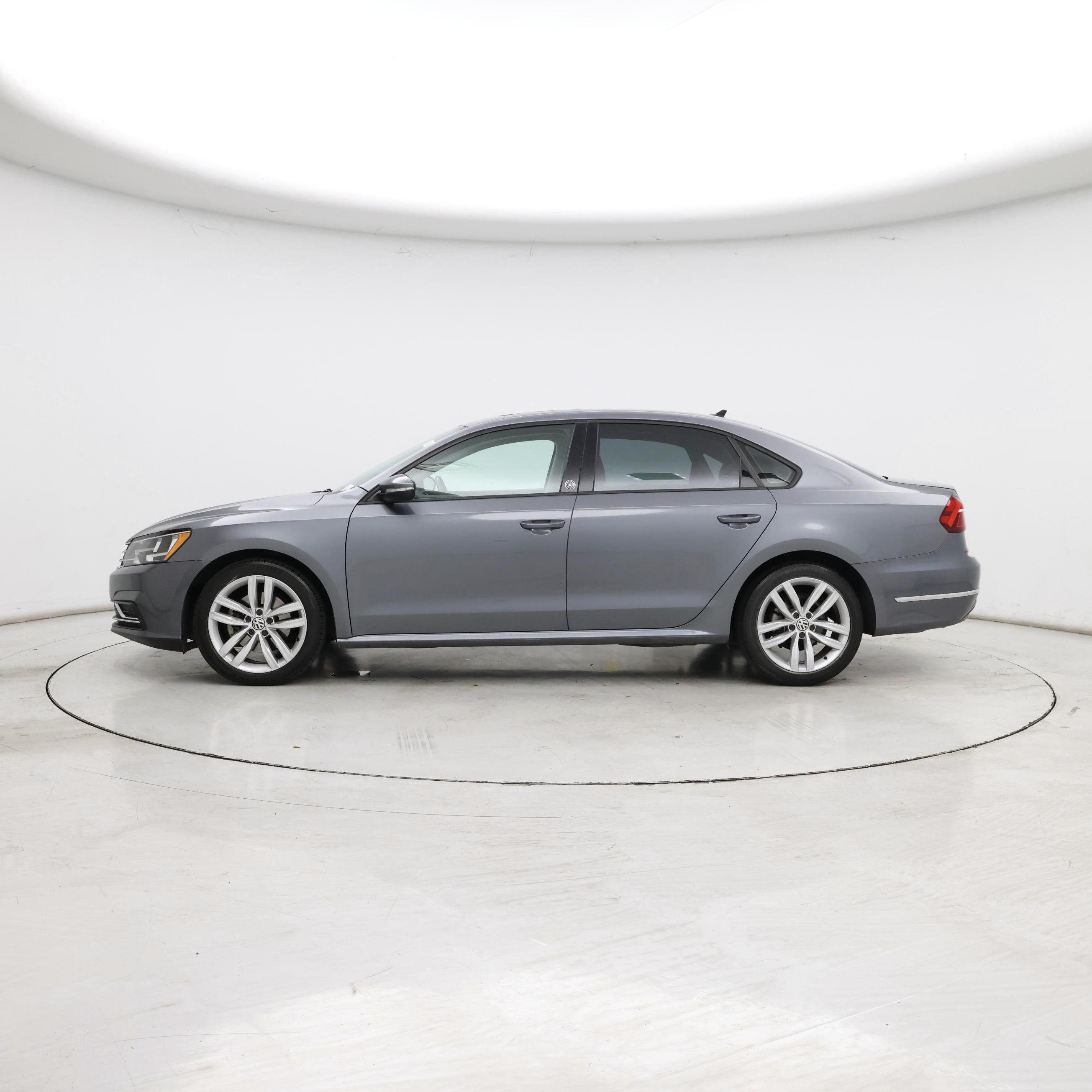 Thumbnail: 2019 Volkswagen Passat - 3