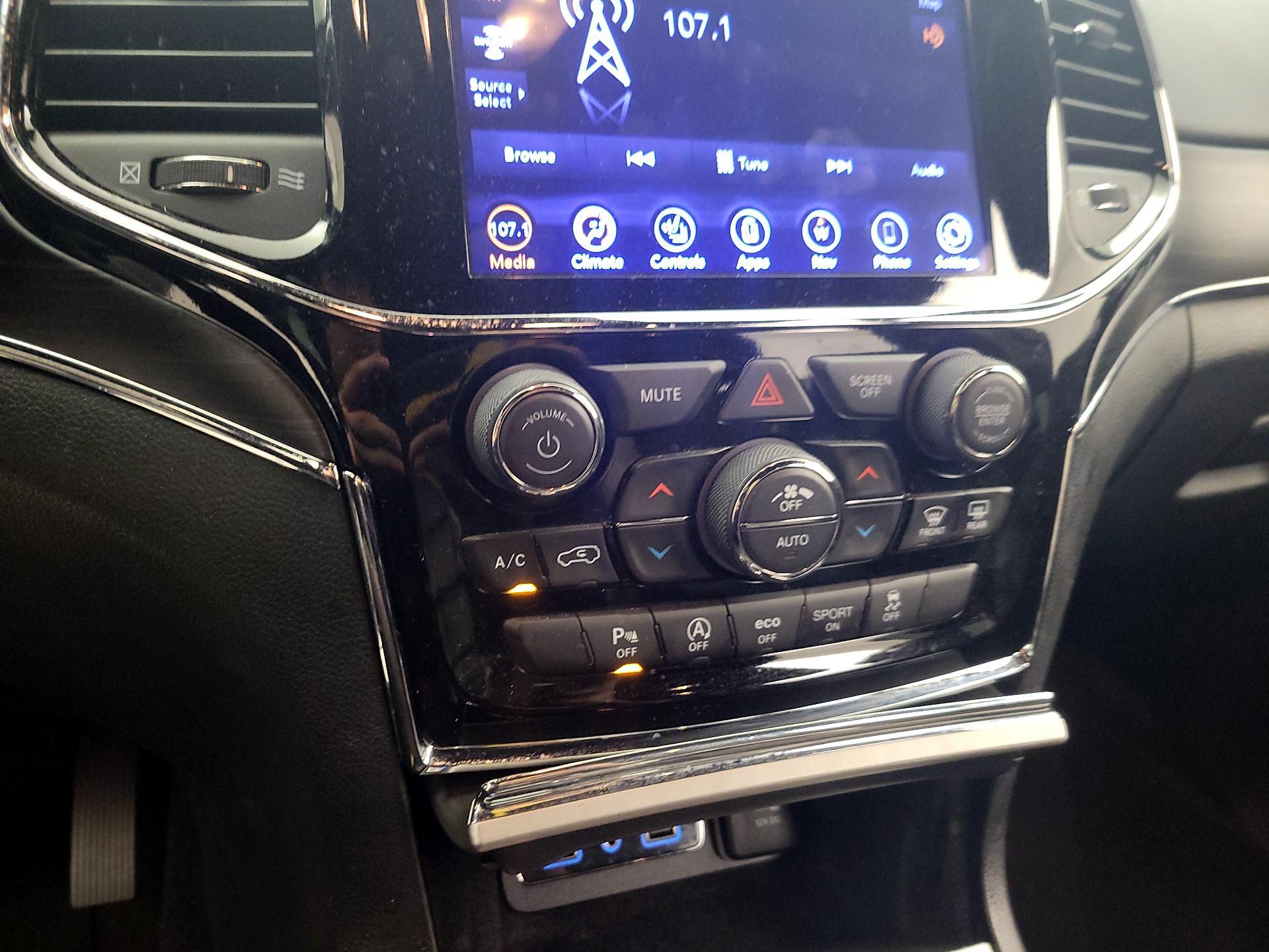 Thumbnail: 2020 Jeep Grand Cherokee - 16
