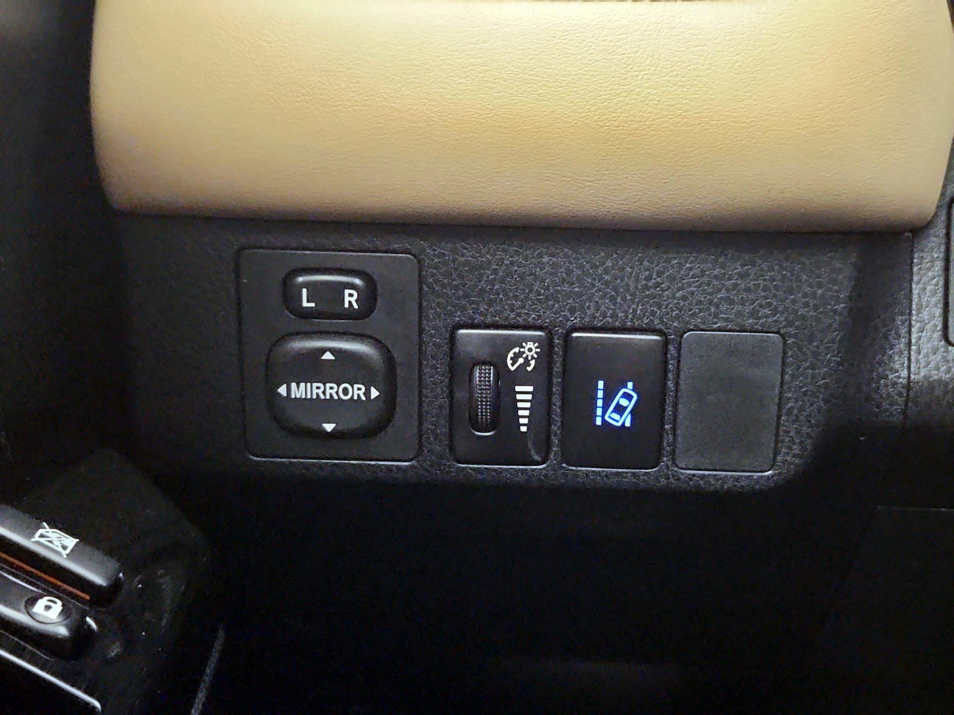 Thumbnail: 2016 Toyota RAV4 - 13