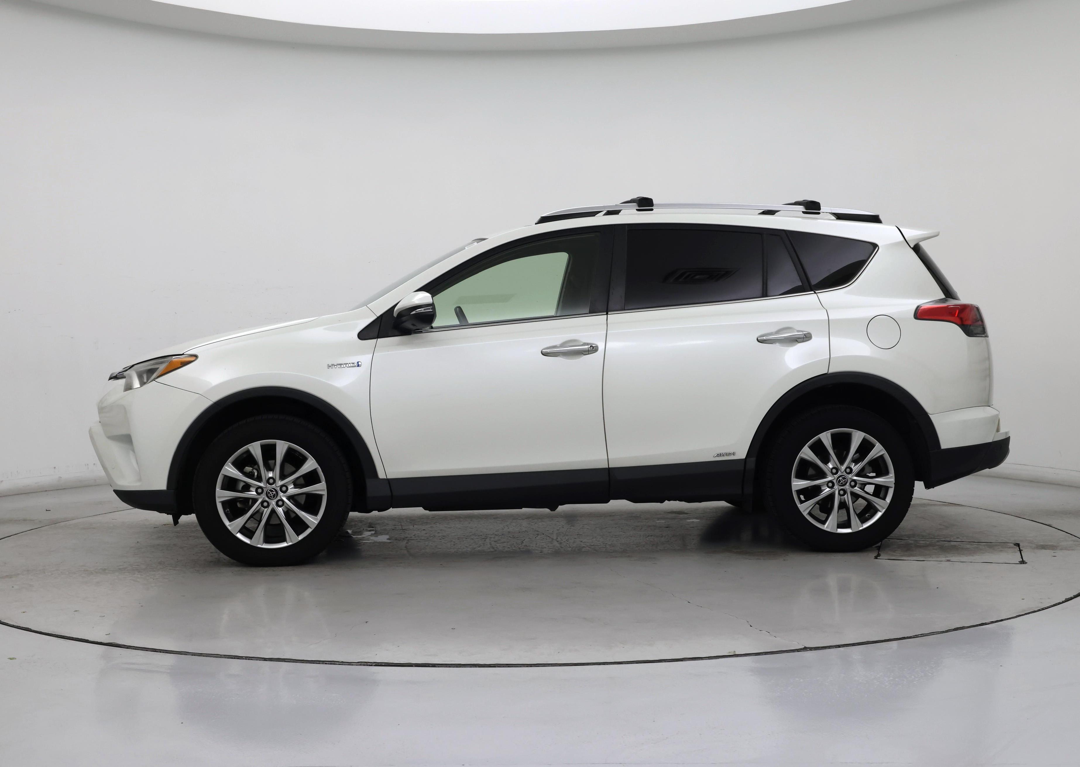 Thumbnail: 2016 Toyota RAV4 - 3