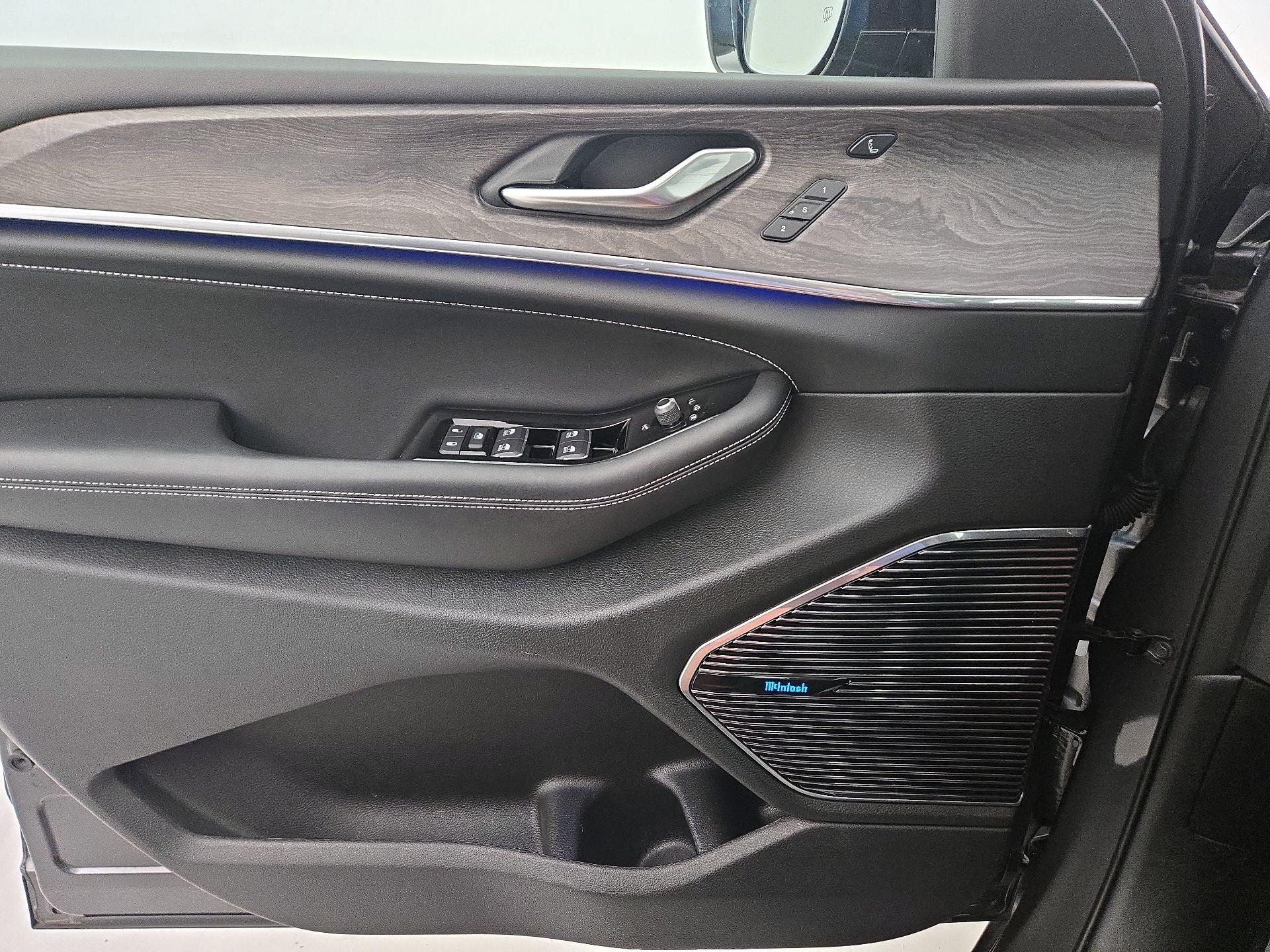 Thumbnail: 2022 Jeep Grand Cherokee - 12