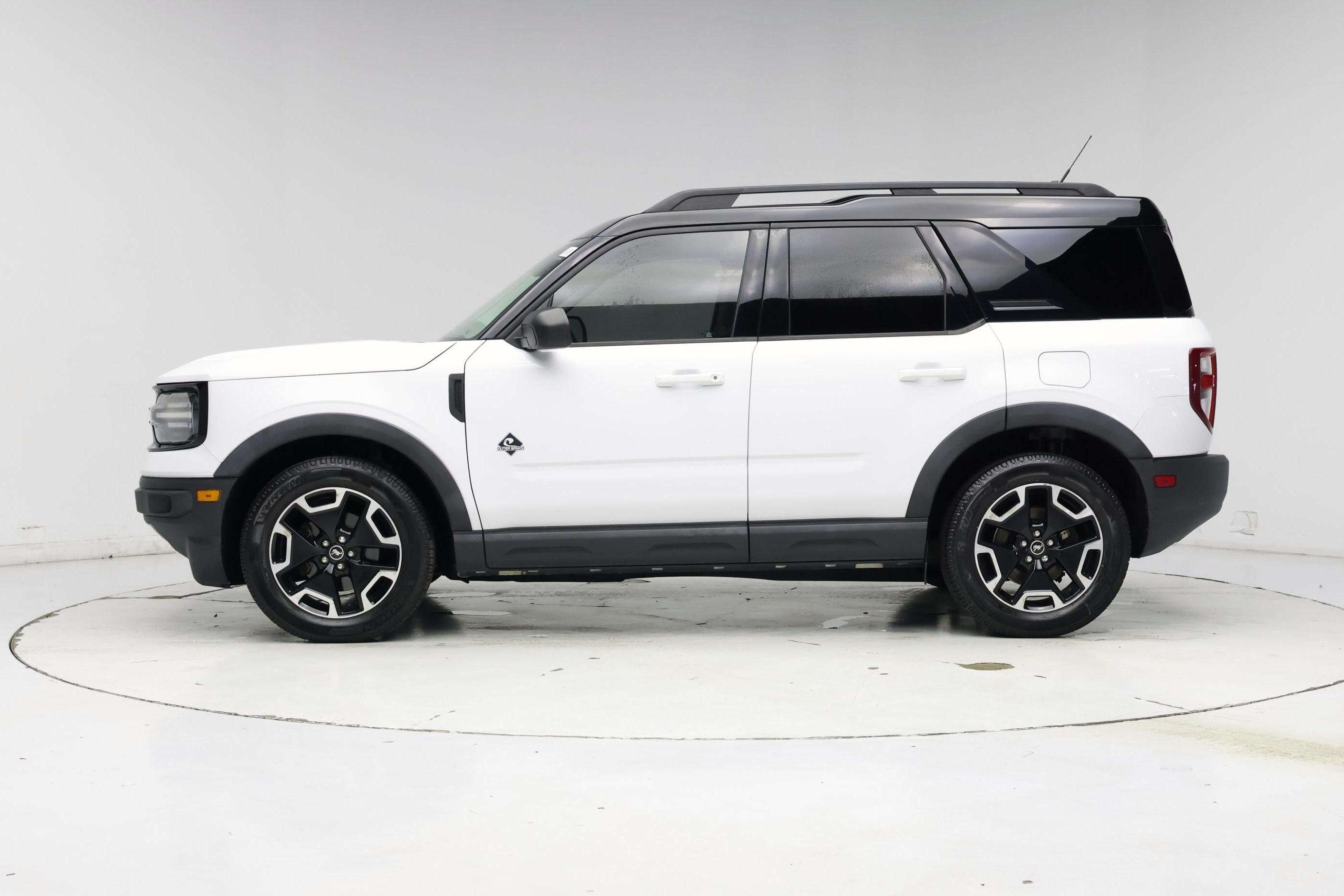 Thumbnail: 2021 Ford Bronco Sport - 3
