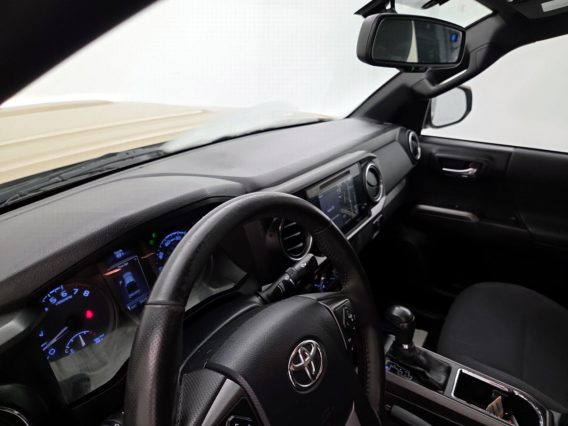 Thumbnail: 2017 Toyota Tacoma - 9