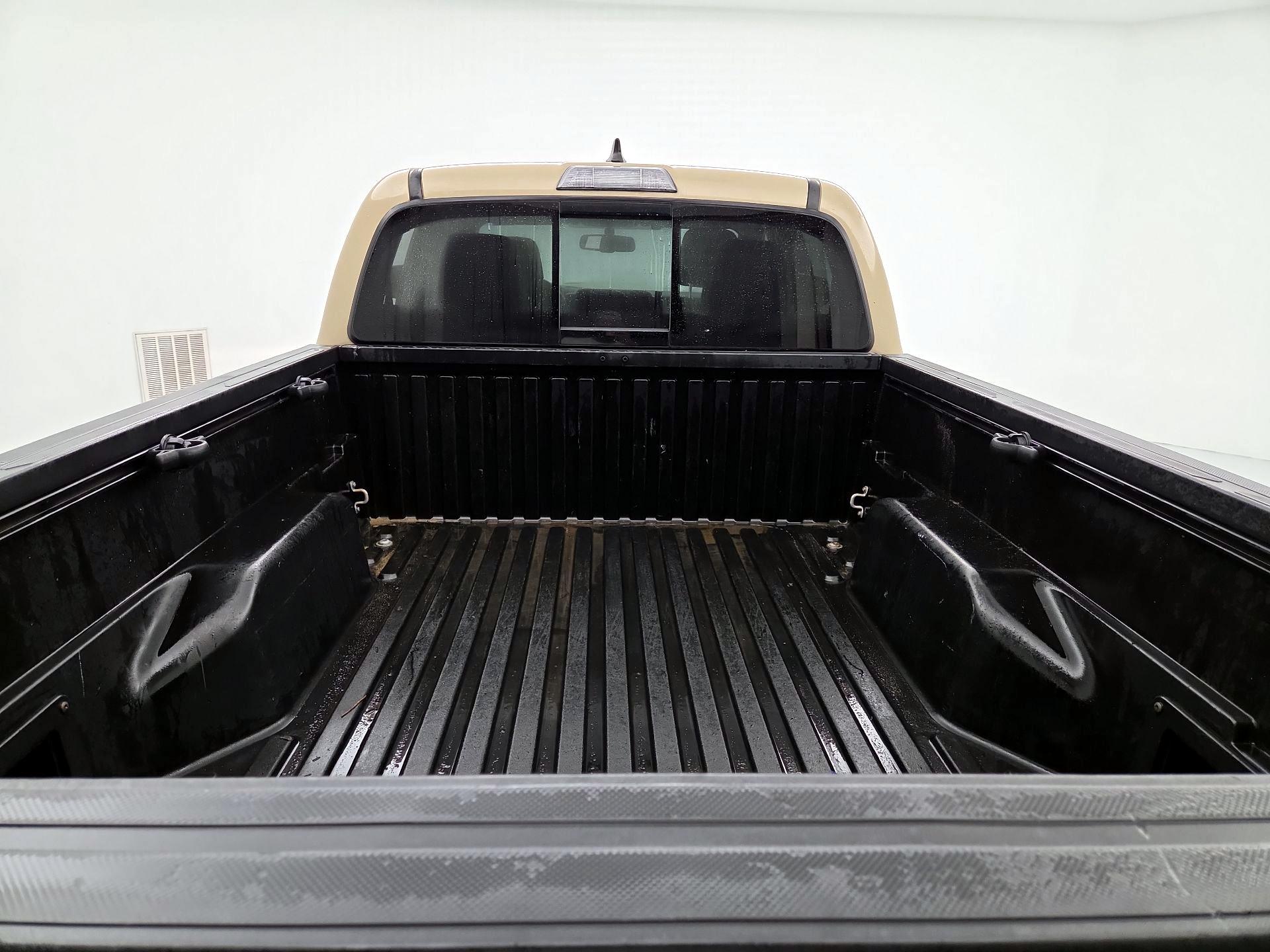 Thumbnail: 2017 Toyota Tacoma - 20