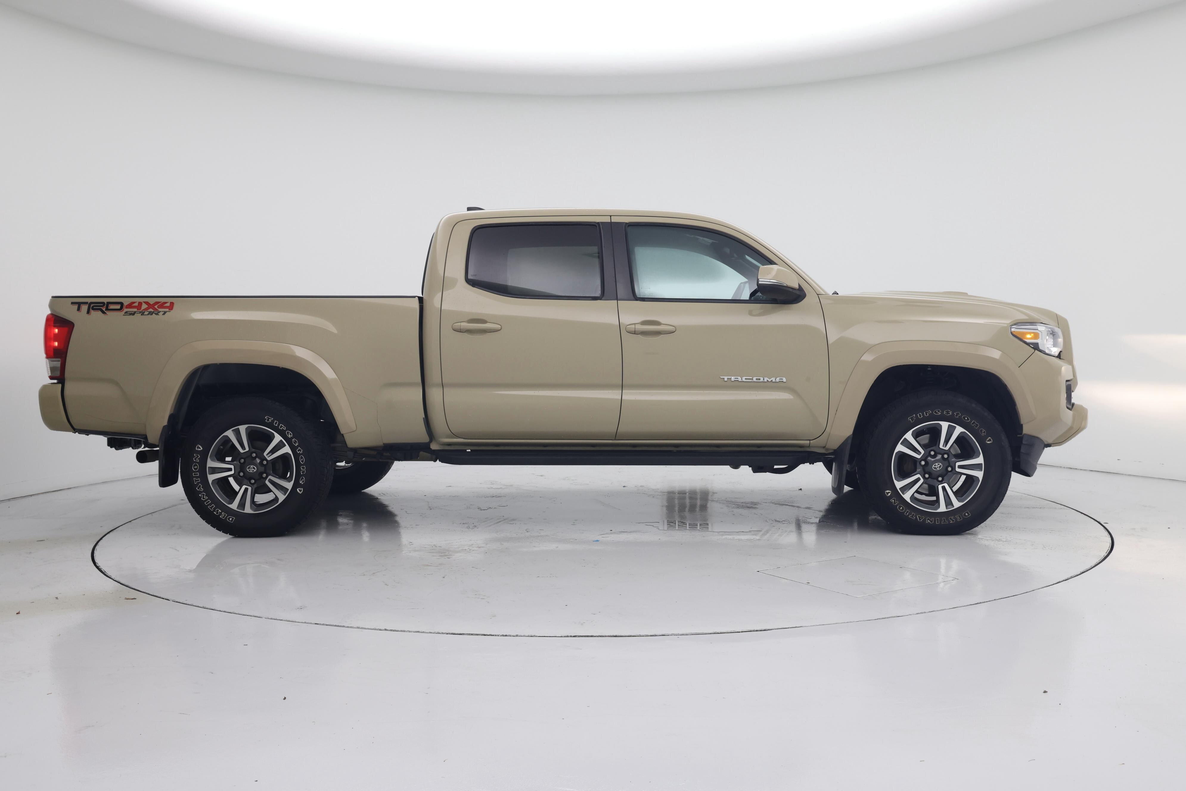 Thumbnail: 2017 Toyota Tacoma - 7