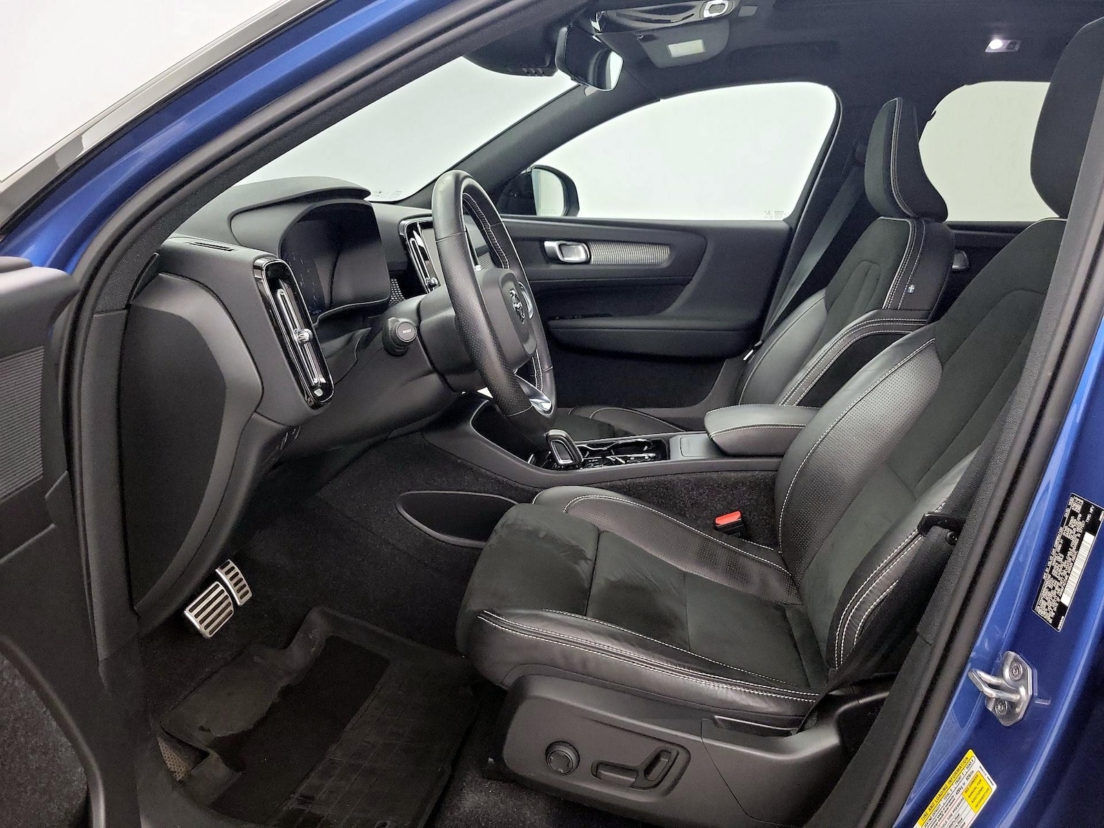 2021 Volvo XC40 R-Design - Photo 12