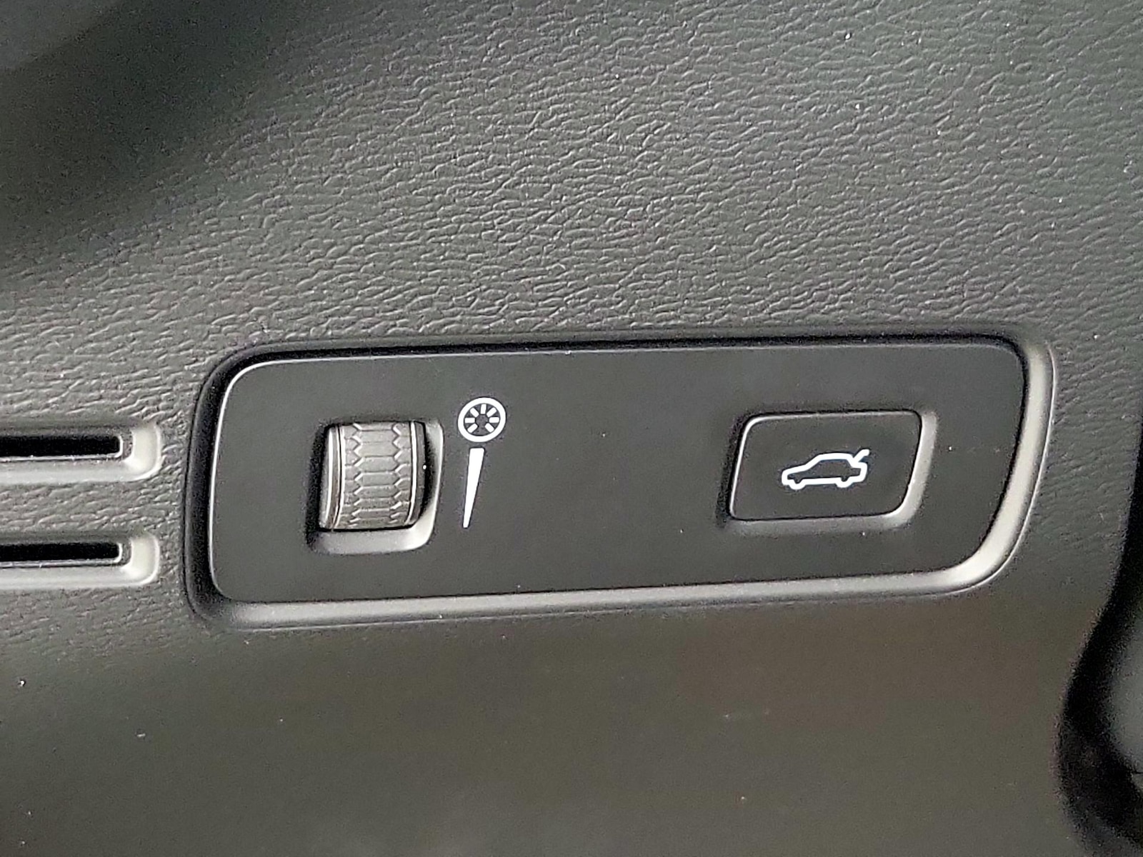 2021 Volvo XC40 R-Design - Photo 14