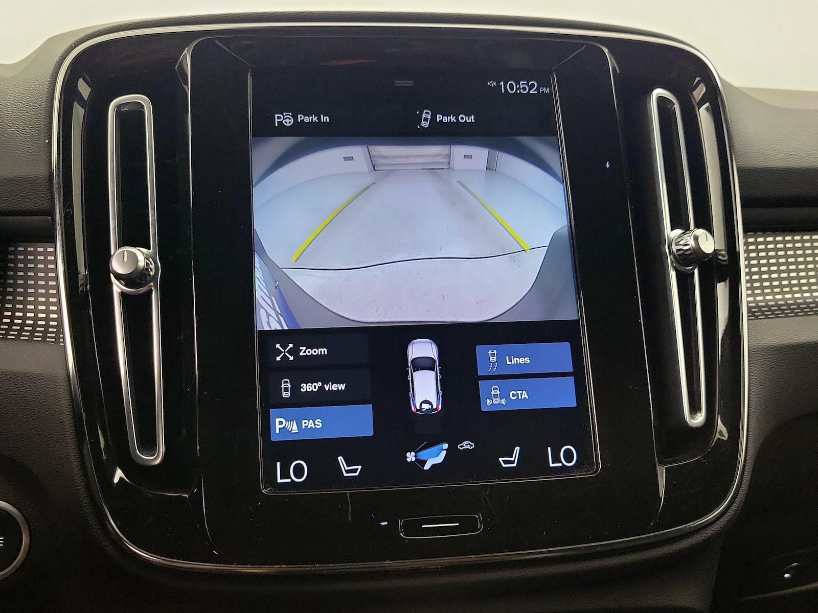 2021 Volvo XC40 R-Design - Photo 16