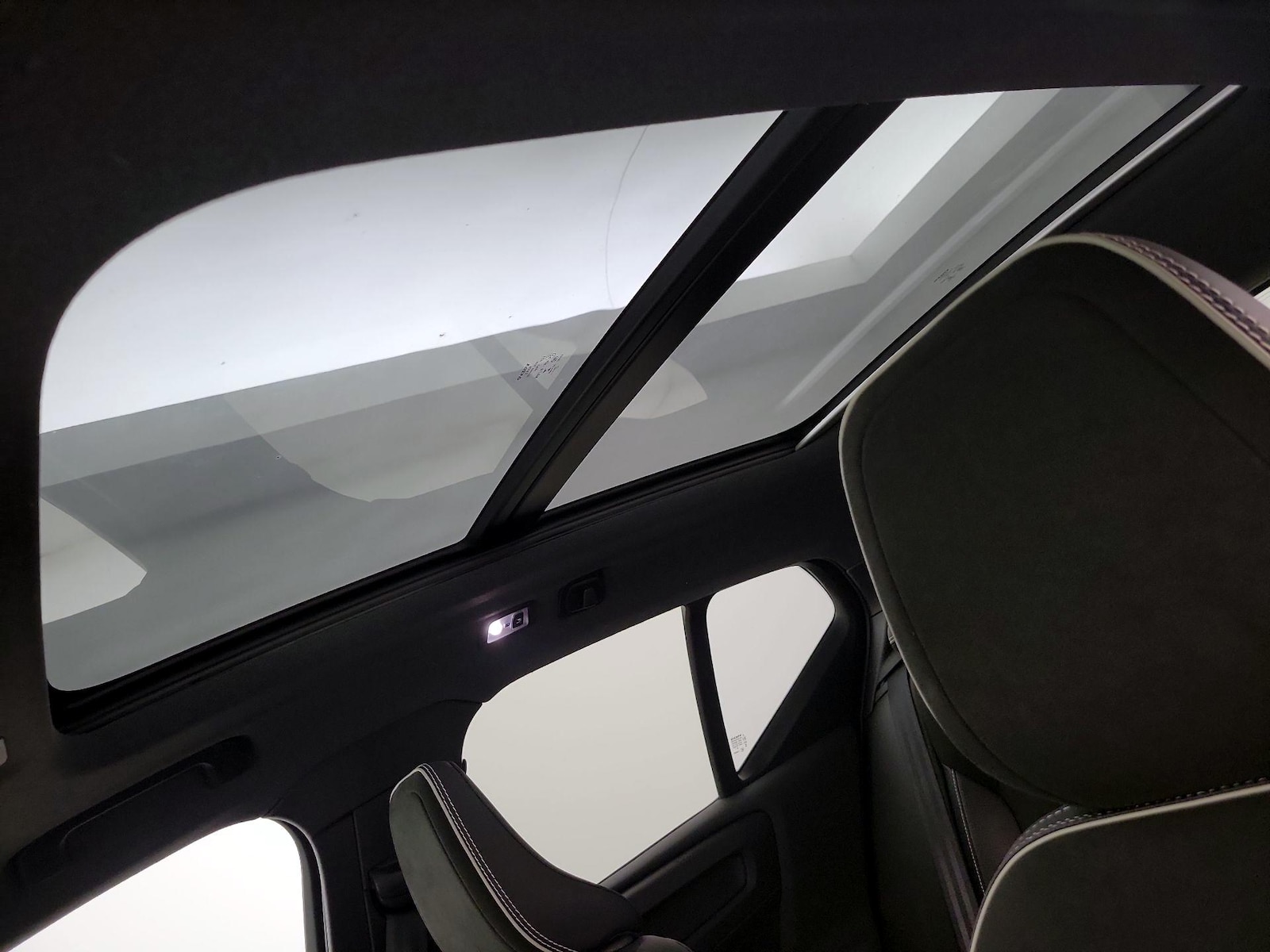 2021 Volvo XC40 R-Design - Photo 21