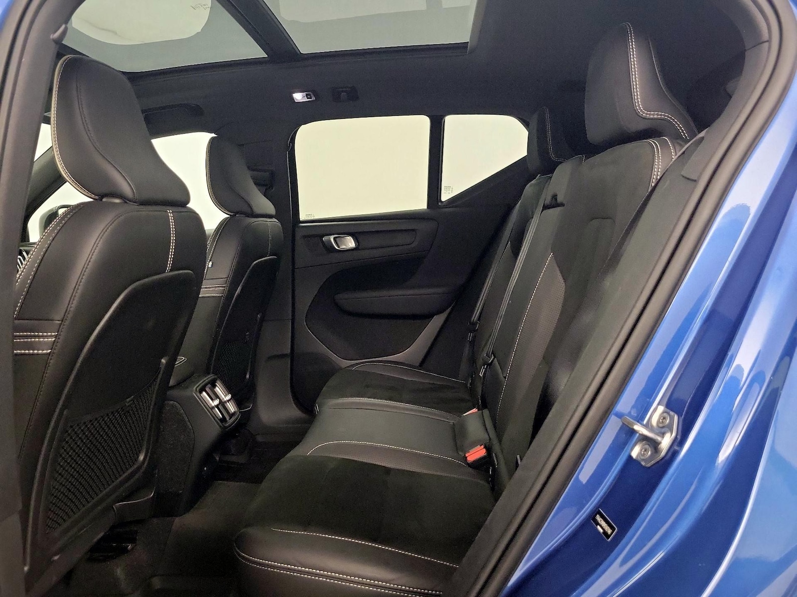 2021 Volvo XC40 R-Design - Photo 22